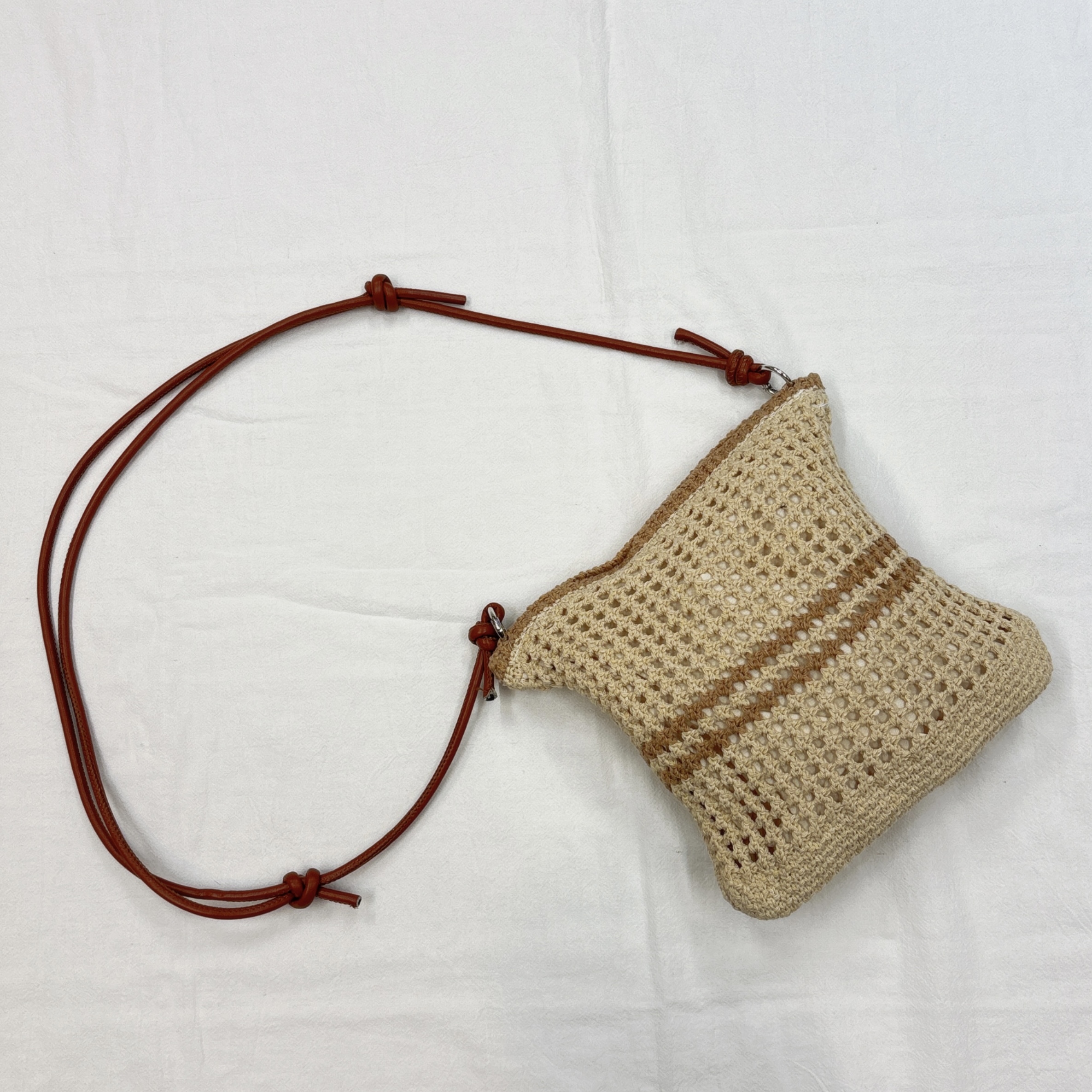 20cm x 20.5cm 仿皮帶草編拉鍊小斜孭袋  (Y1-Y3)