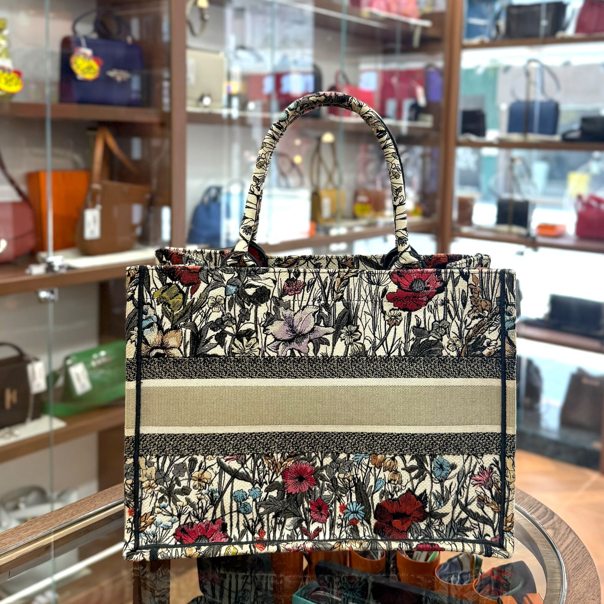 95%NEW USED DIOR BOOK TOTE BAG CANVAS MEDIUM 繽紛花朵刺綉 50 - MA - 1200
