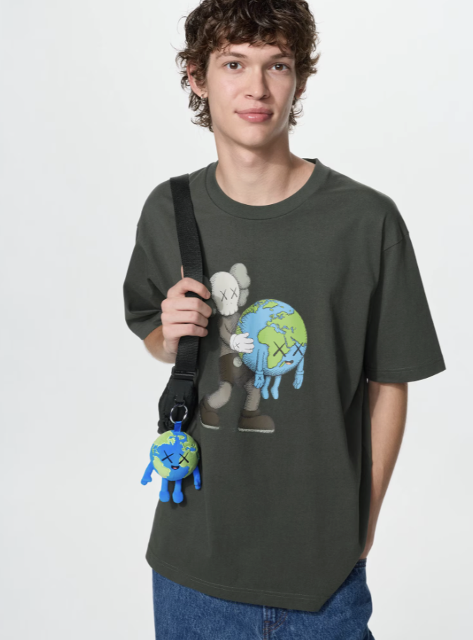 【APAIR】預購 kaws x Uniqlo ut 2026 新款 地球 太陽 月球 吊飾
