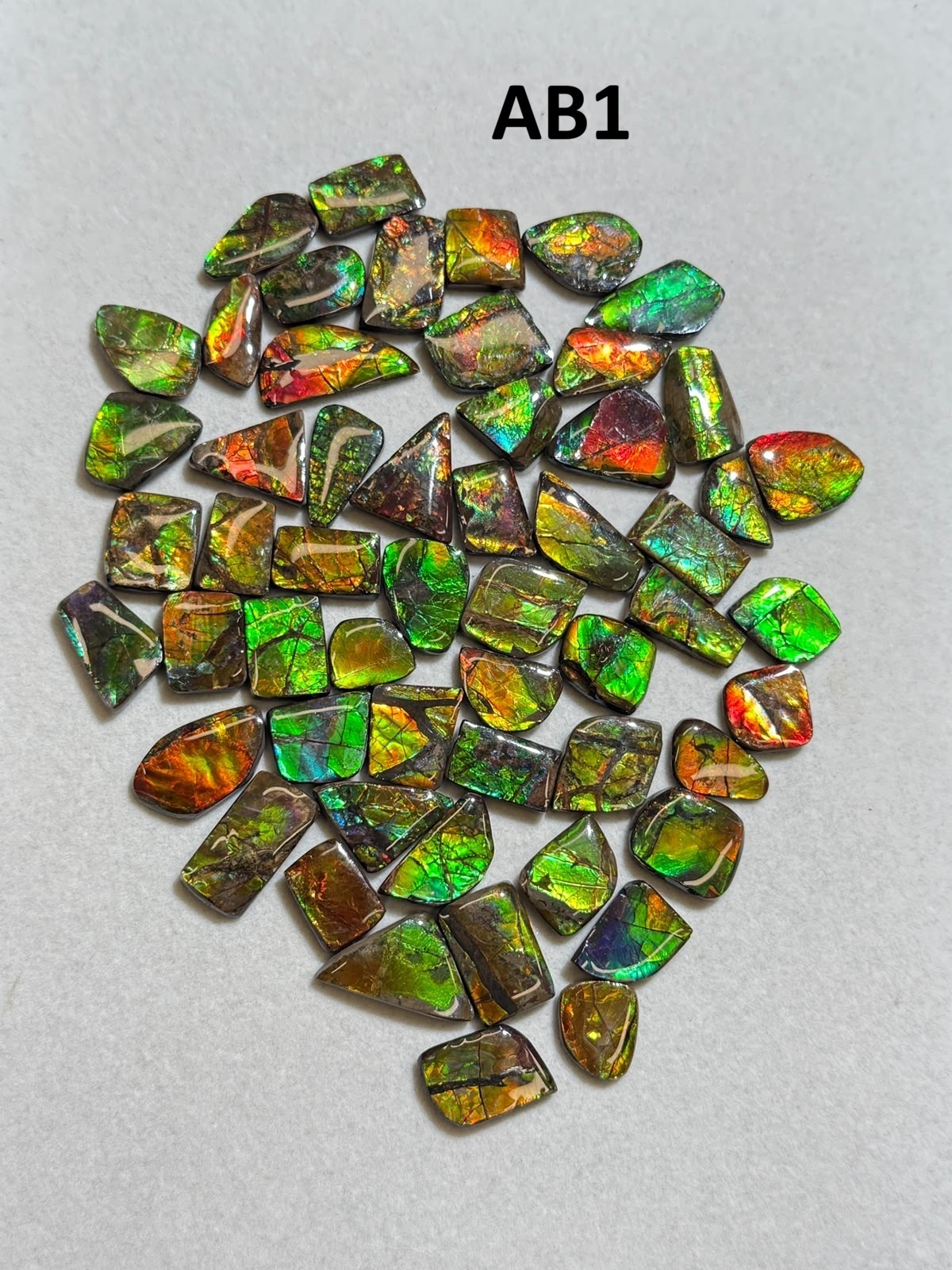 ET002 AB1 加拿大斑彩石小件 (極光紅綠) 精品盲盒 9 - 44cts 21*15 - 31*26mm