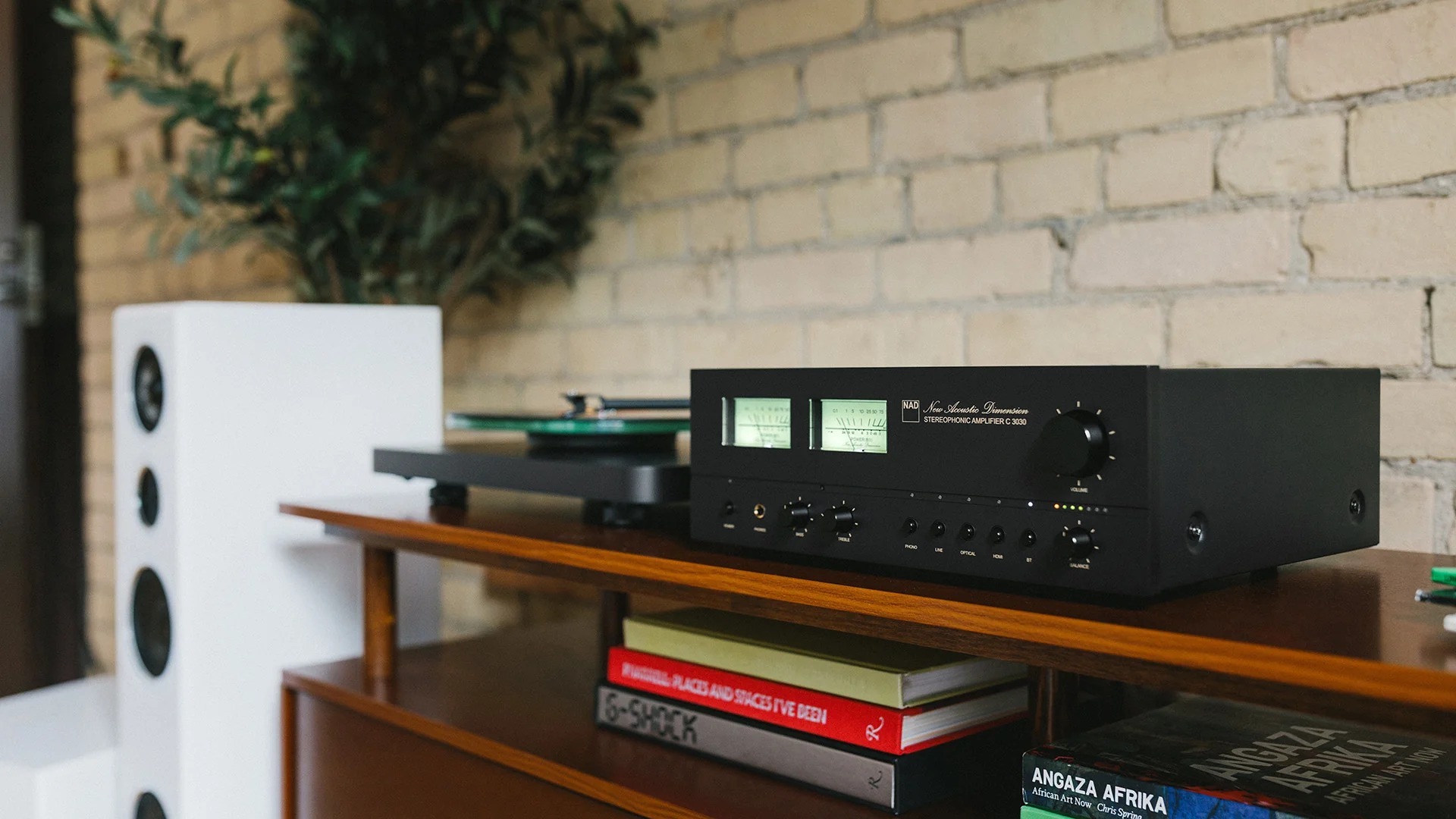 NAD C3030 Stereo Integrated Amplifier 立體聲合併機 Seamless Connectivity