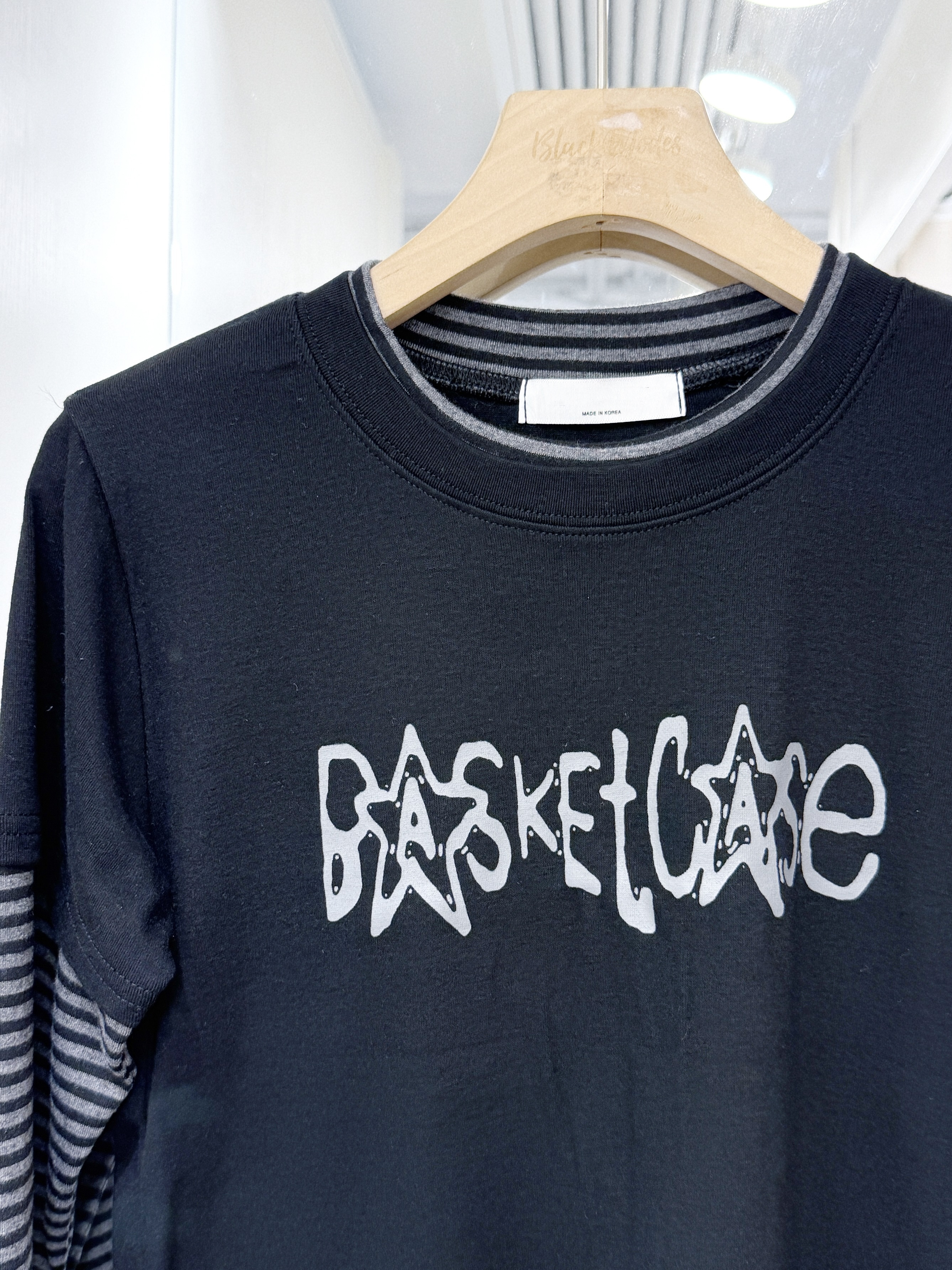 T1724｜街頭風型格BASKECASE拼布長袖TEE*+:★