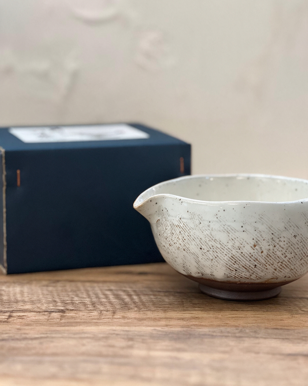 手工陶器 片口抹茶碗 粉引櫛彫｜美濃燒
