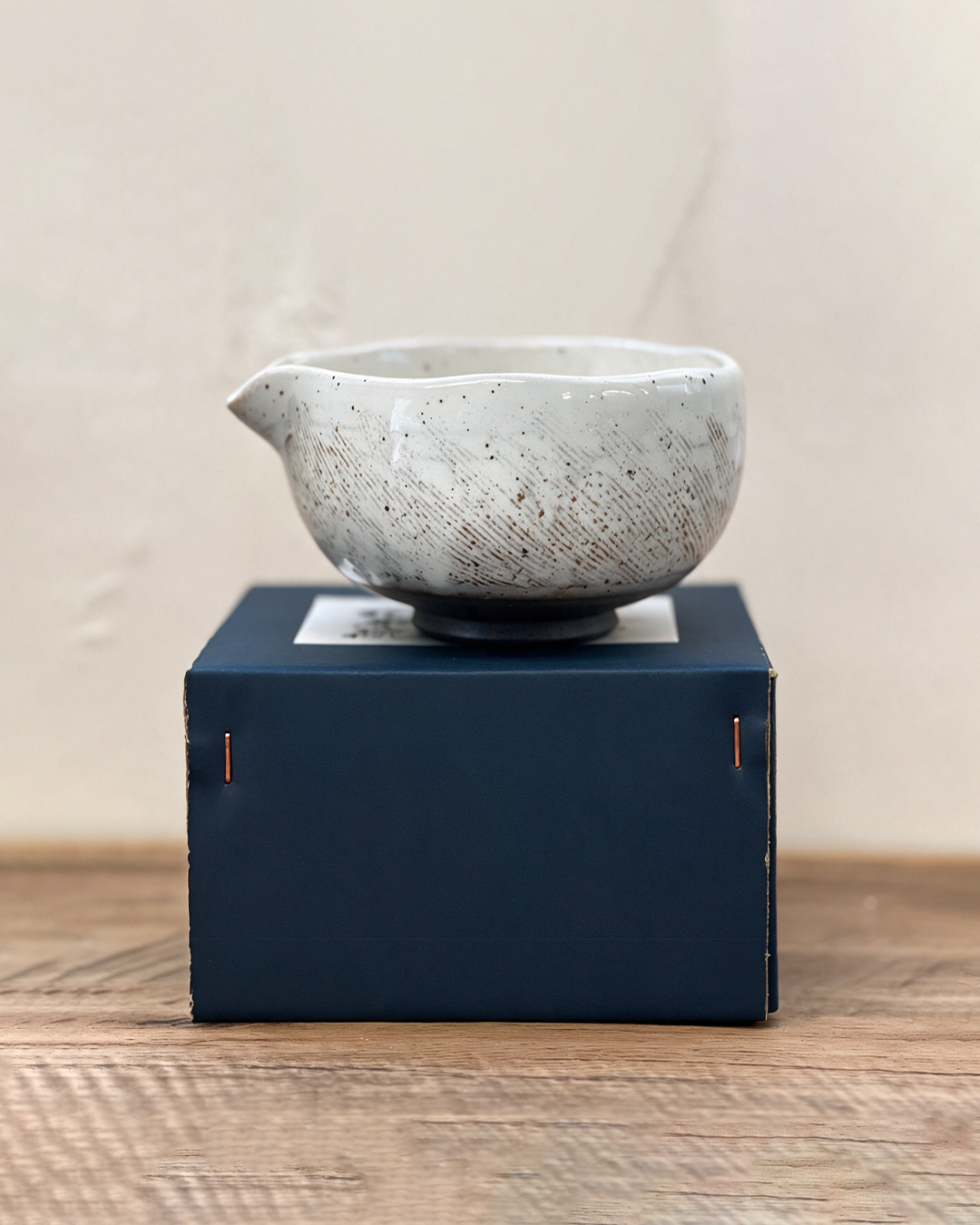 手工陶器 片口抹茶碗 粉引櫛彫｜美濃燒