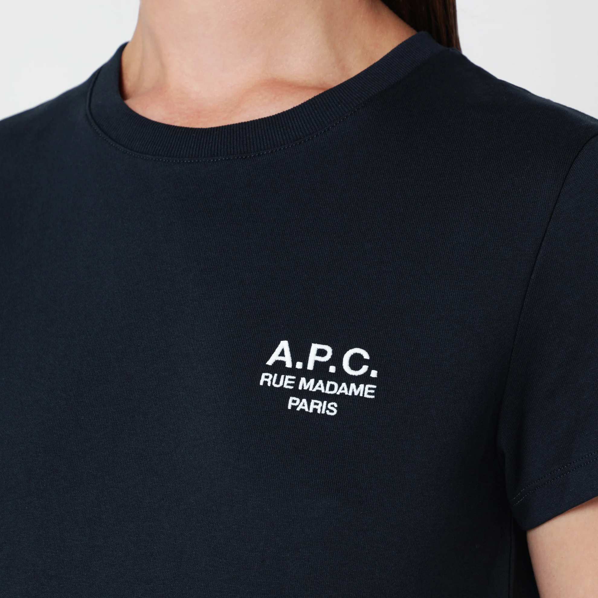 1FF0918-052 [A.P.C.] 標誌刺繡棉質 T 恤 深海軍藍／米白色 #COHBU-F26610CO (EU)