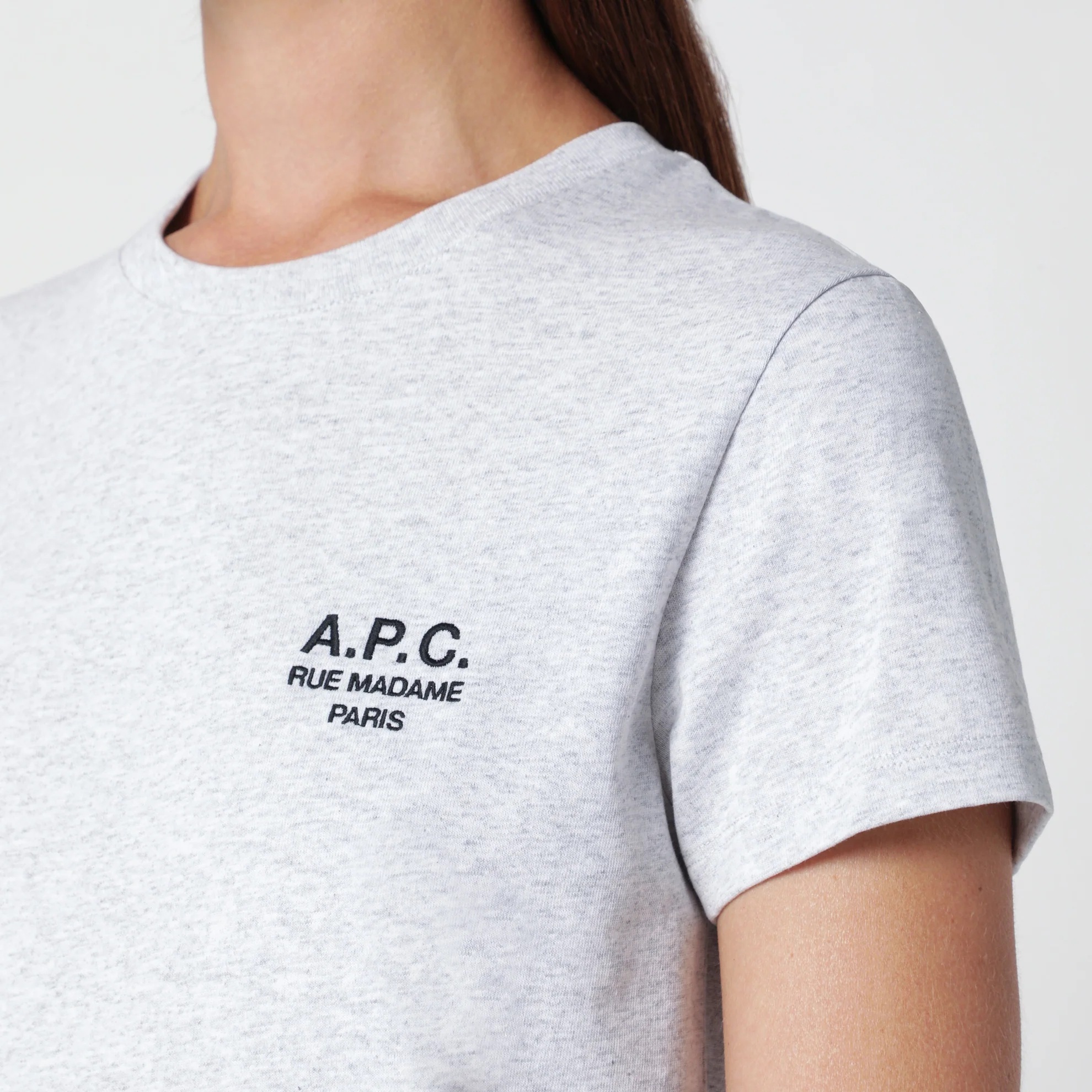 1FF0918-053 [A.P.C.] 標誌刺繡棉質 T 恤 麻灰色／黑色 #COHBU-F26610CO (EU)