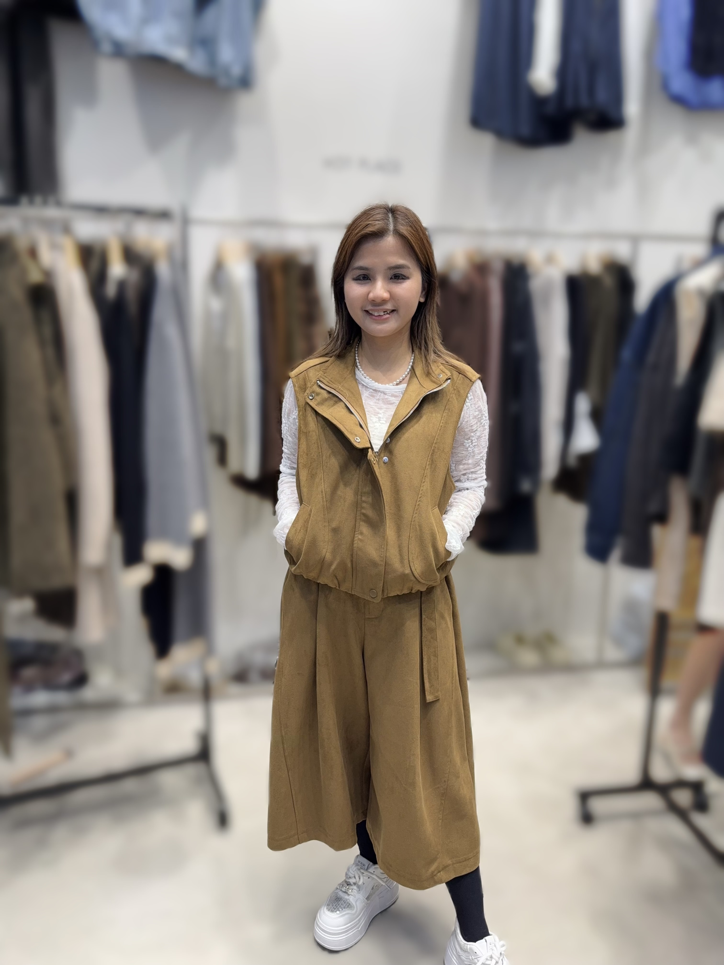 HP06    ( 1SET 2 件   ) 背心  :胸42 長23 /   下身 7 分褲  :腰28-32 HIP58 長23 $649  連BELT  校長價