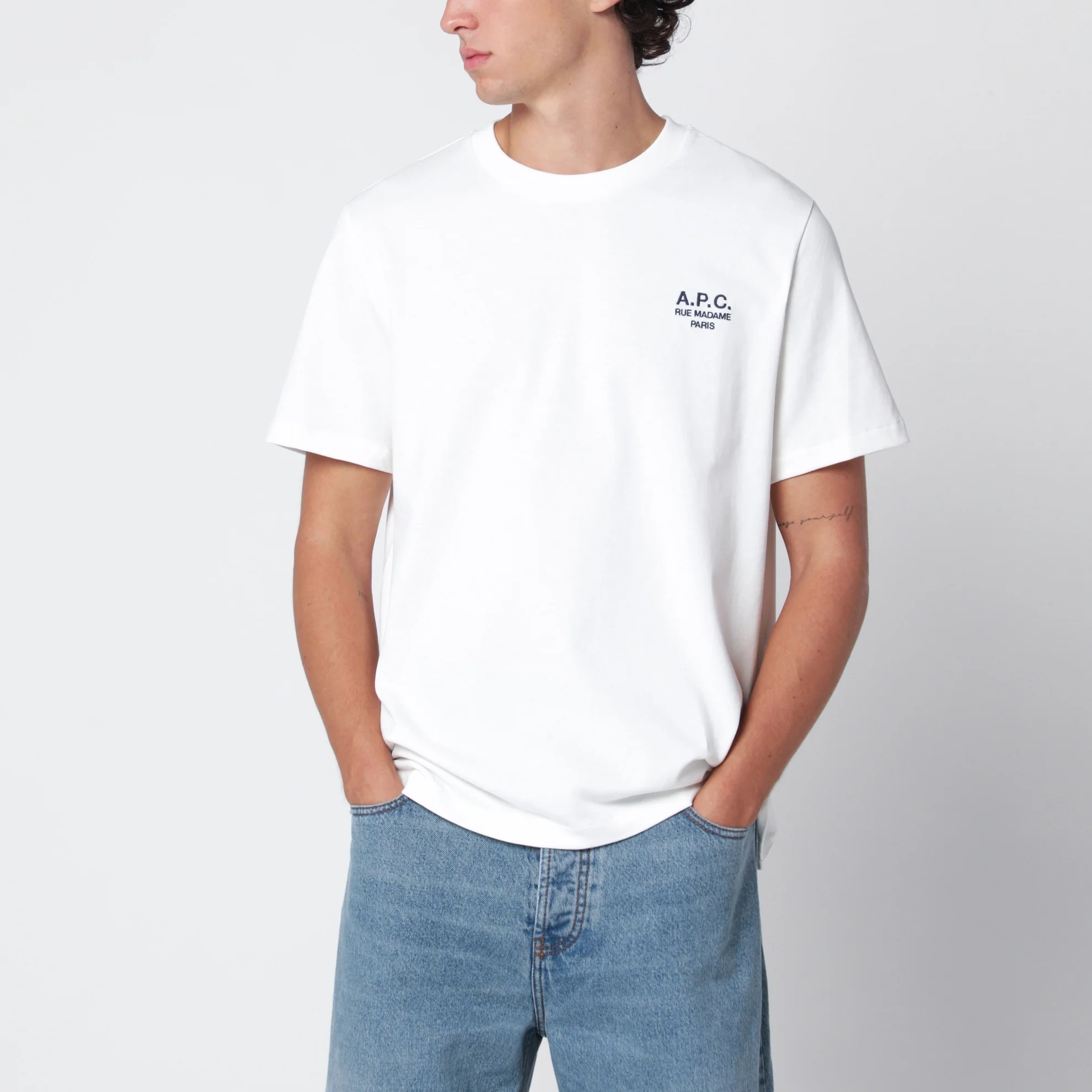 1FF0918-085 [A.P.C.] Rue Madame 標準版 T 恤 白色／深海軍藍 #COHBU-M26388UCO (EU)
