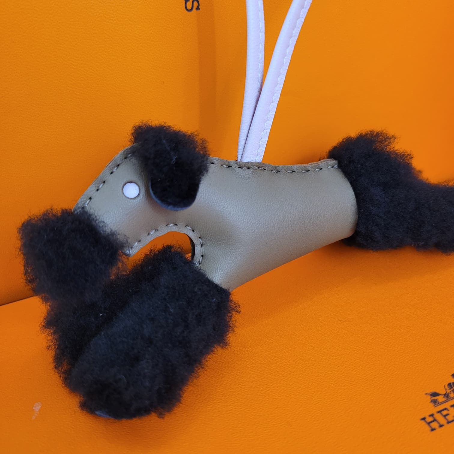 Hermes Budy charm Noir / Etoupe / Mauve Pâle
