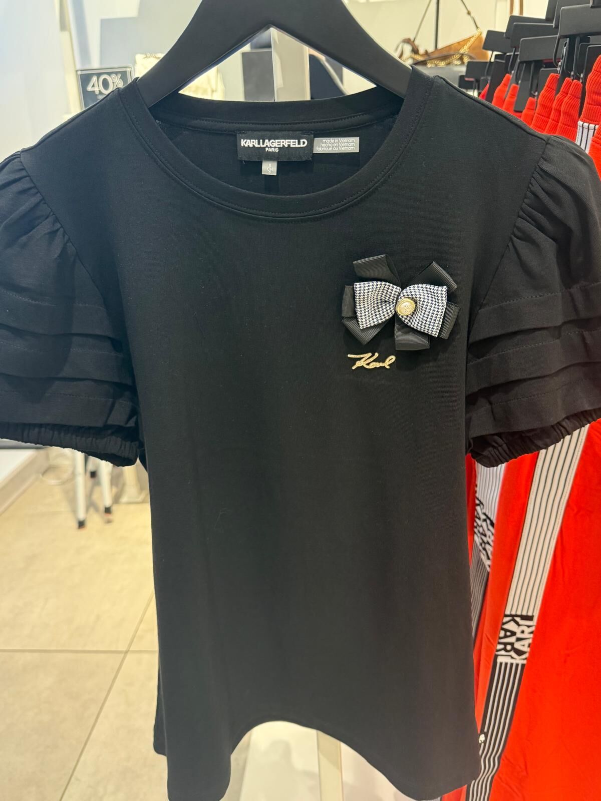 Karl Lagerfeld 女裝公主袖襟花 Tee (黑) KL20