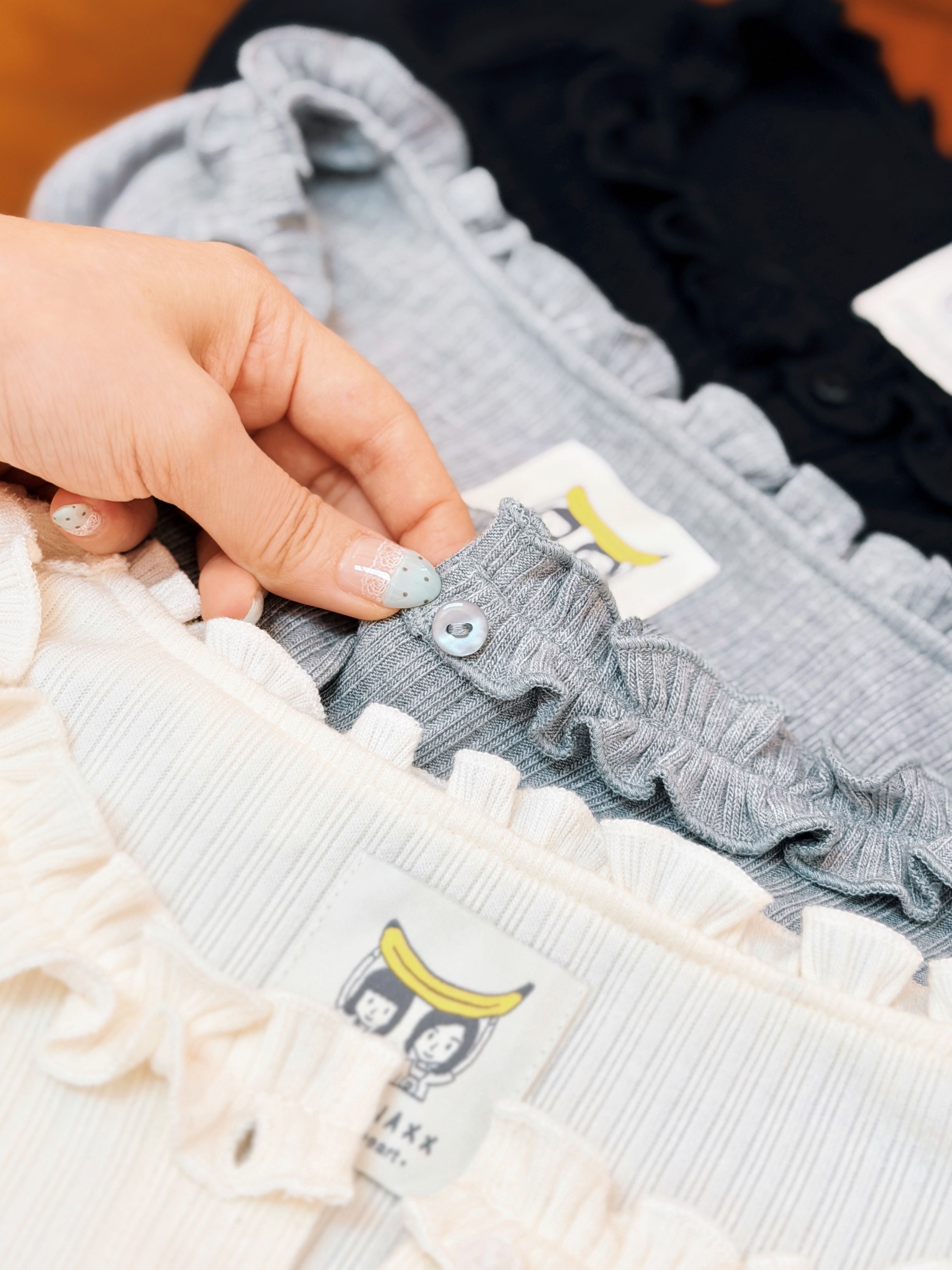 三色 / 柔軟坑紋荷葉邊長袖外套 / Soft Ribbed Ruffle Trim Cardigan
