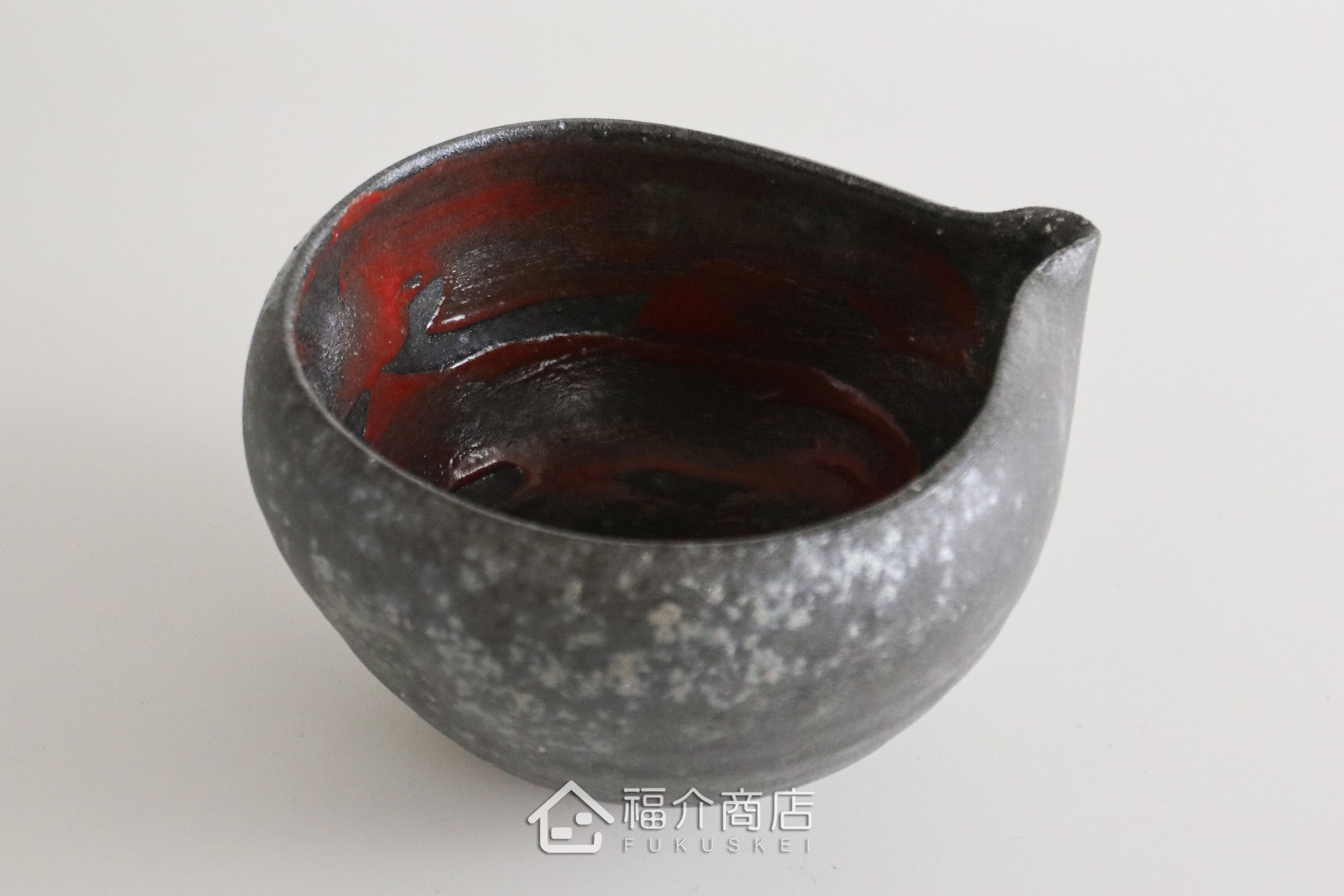 除了作為抹茶碗，亦是餐桌上極具特色的盛裝食器