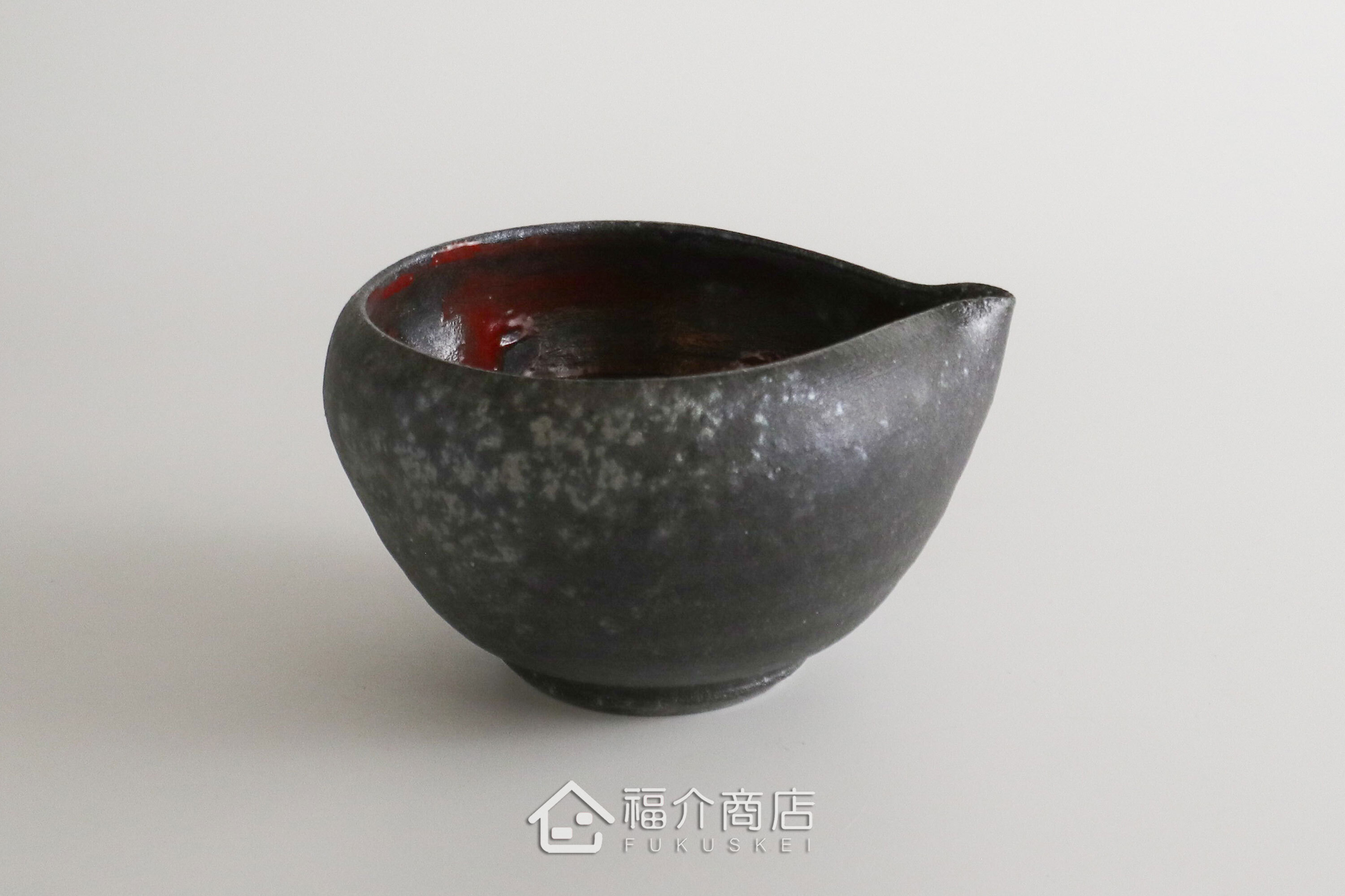 除了作為抹茶碗，亦是餐桌上極具特色的盛裝食器
