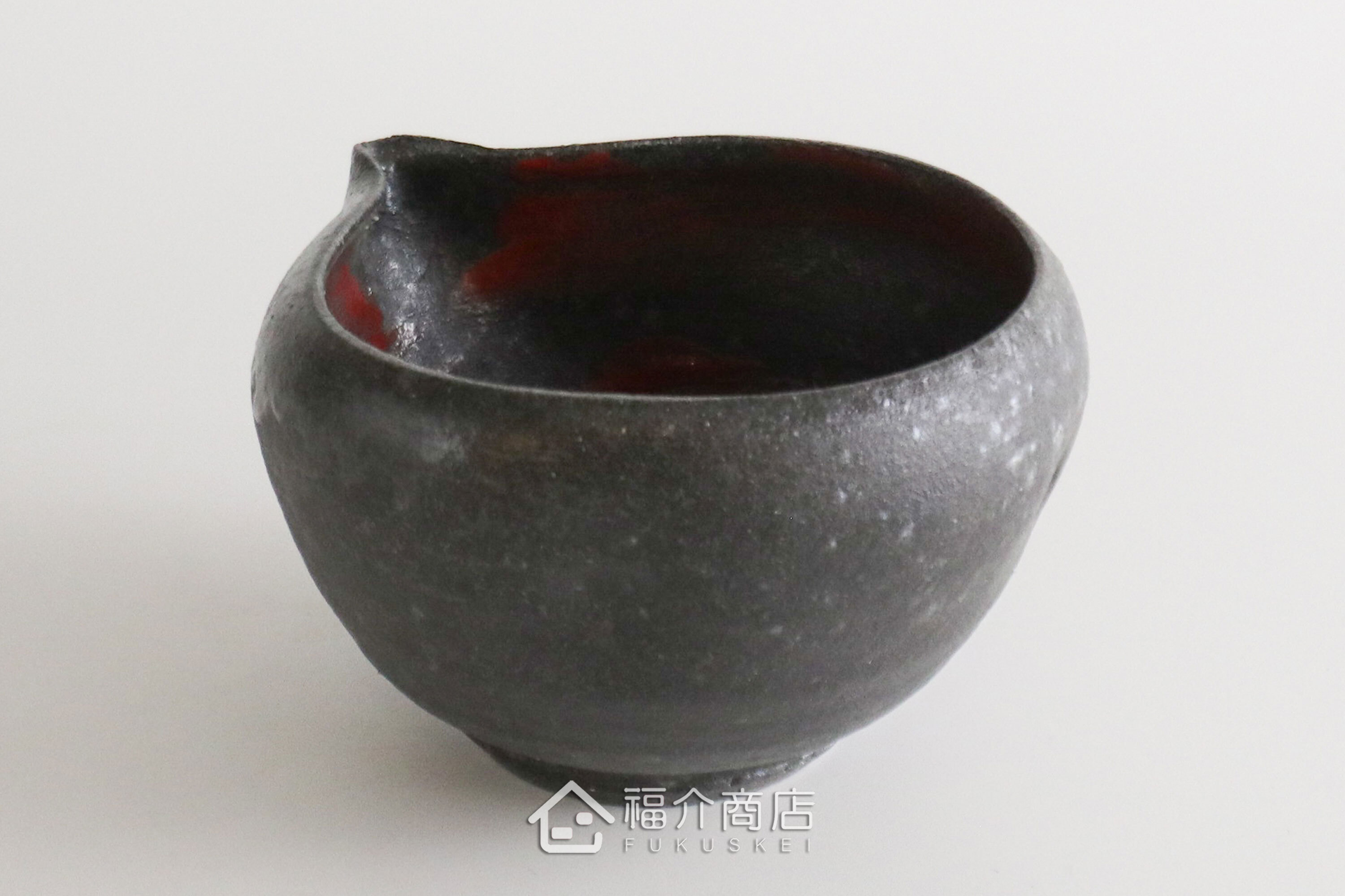 除了作為抹茶碗，亦是餐桌上極具特色的盛裝食器