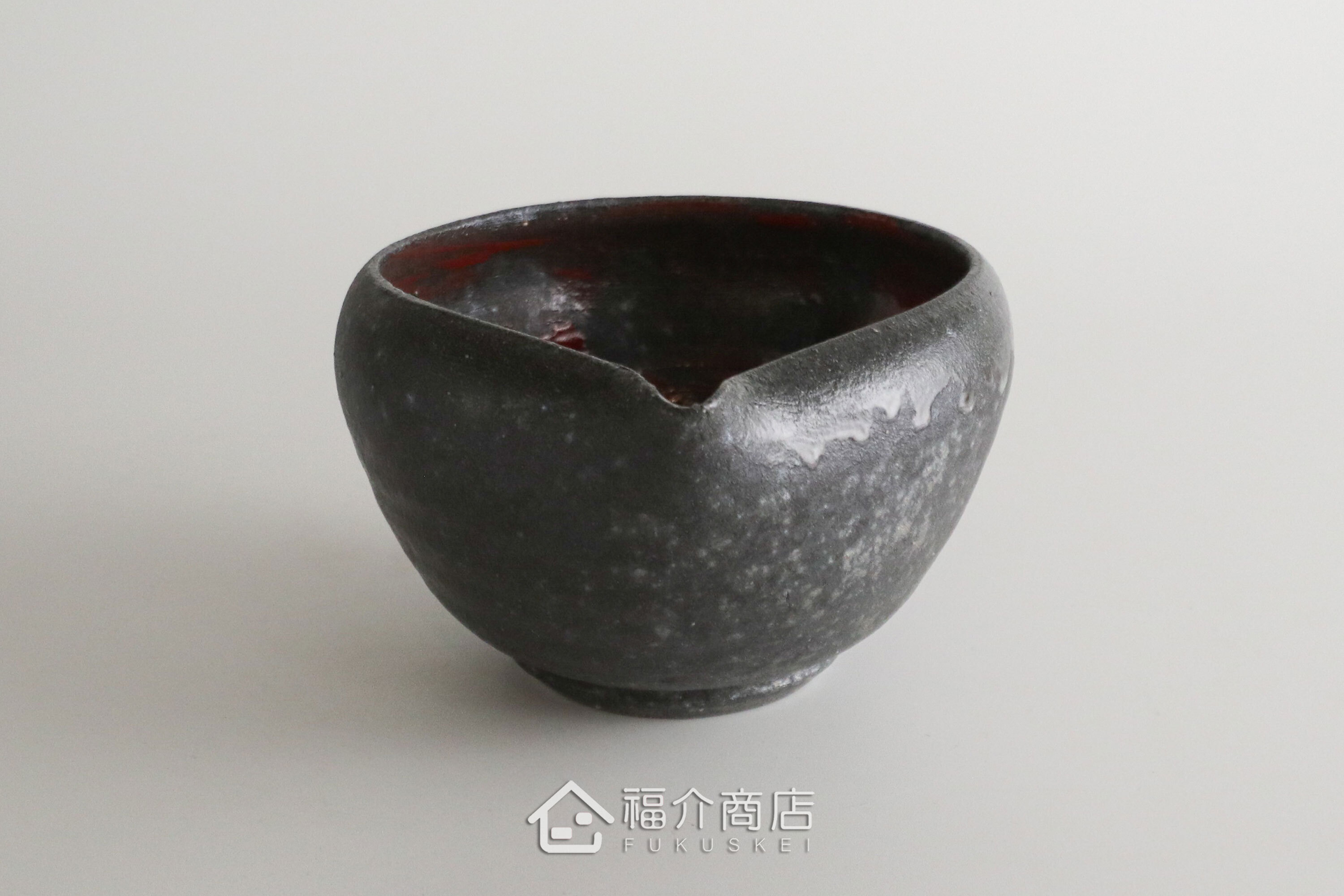 除了作為抹茶碗，亦是餐桌上極具特色的盛裝食器