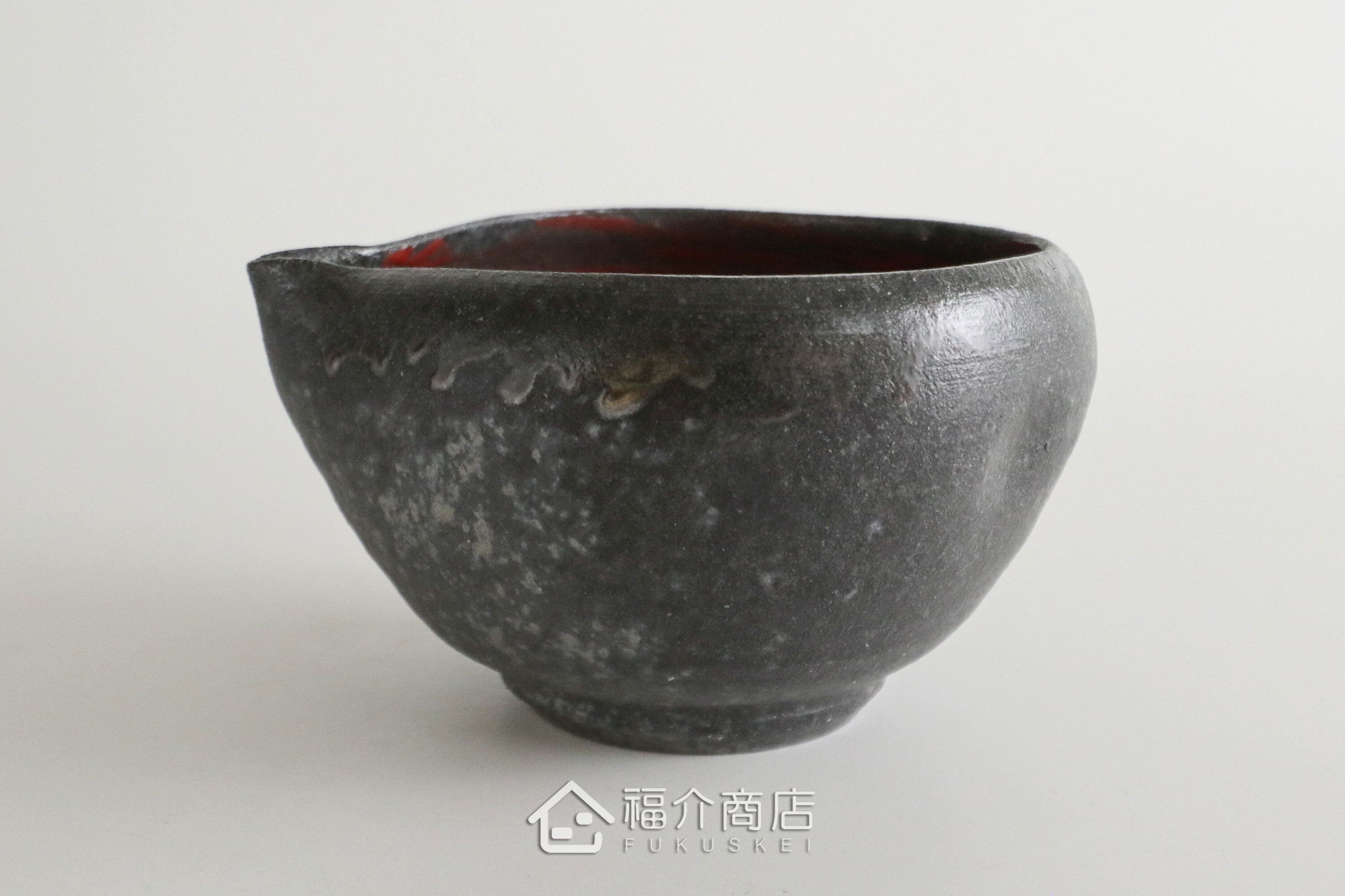 除了作為抹茶碗，亦是餐桌上極具特色的盛裝食器