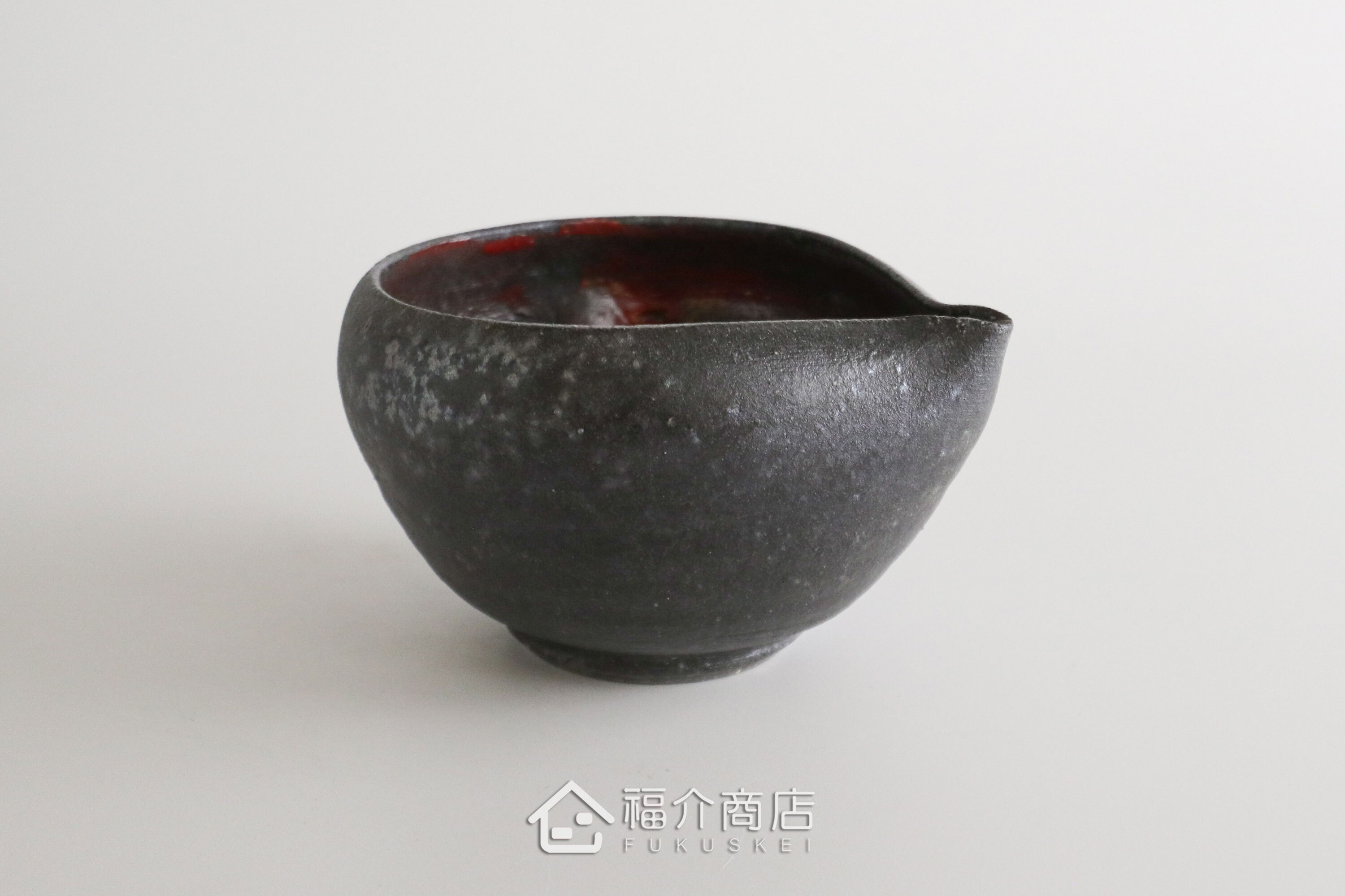 除了作為抹茶碗，亦是餐桌上極具特色的盛裝食器