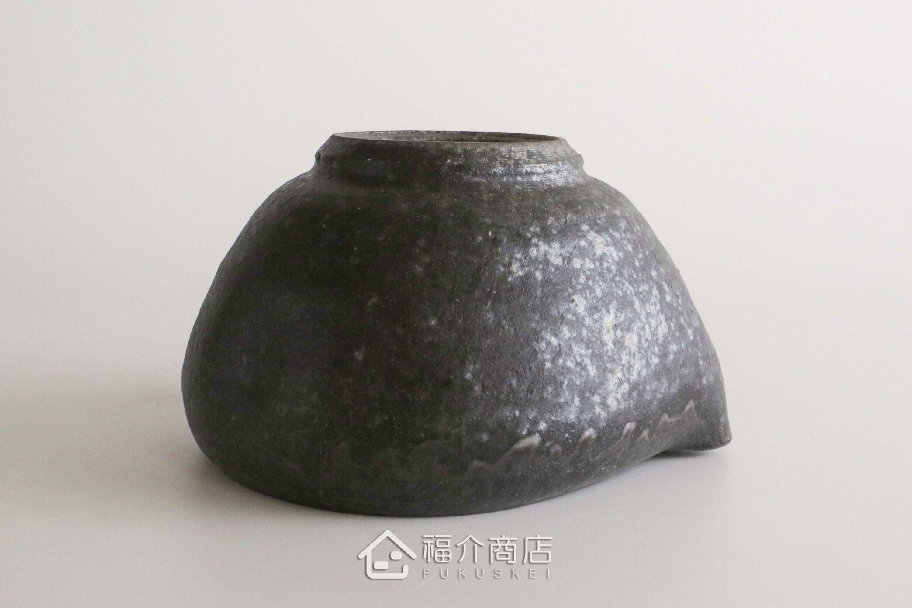 除了作為抹茶碗，亦是餐桌上極具特色的盛裝食器