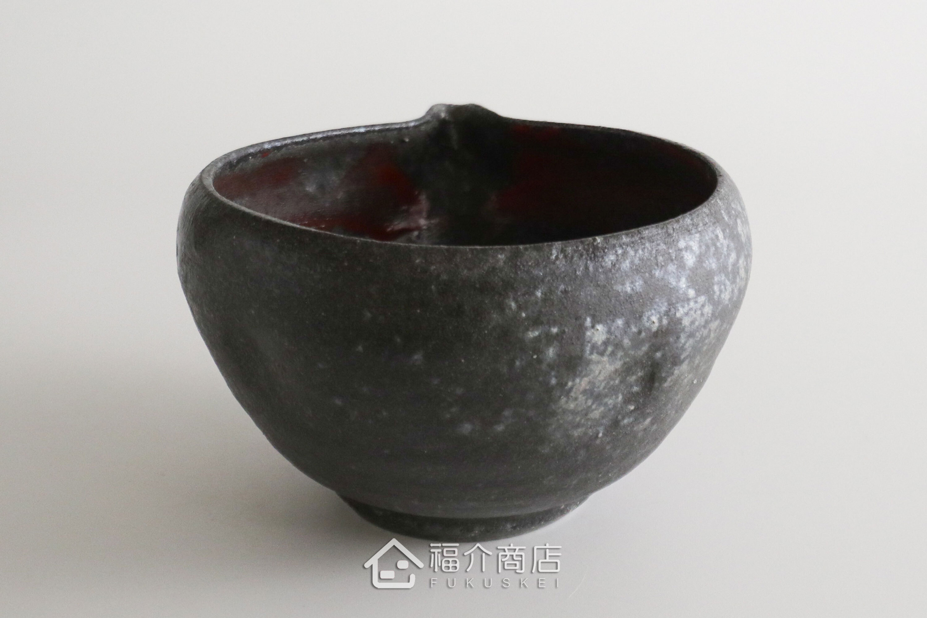 除了作為抹茶碗，亦是餐桌上極具特色的盛裝食器