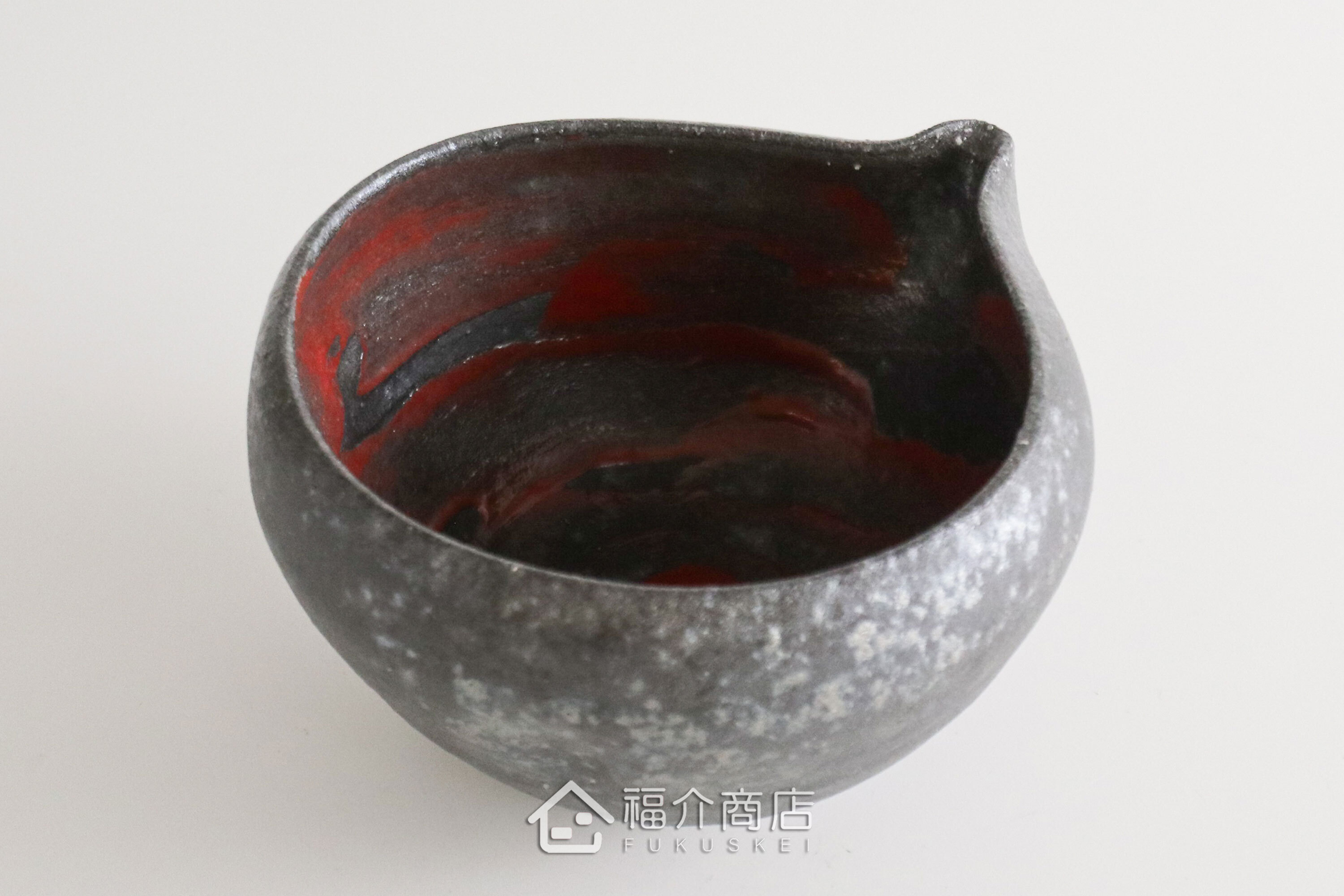 除了作為抹茶碗，亦是餐桌上極具特色的盛裝食器