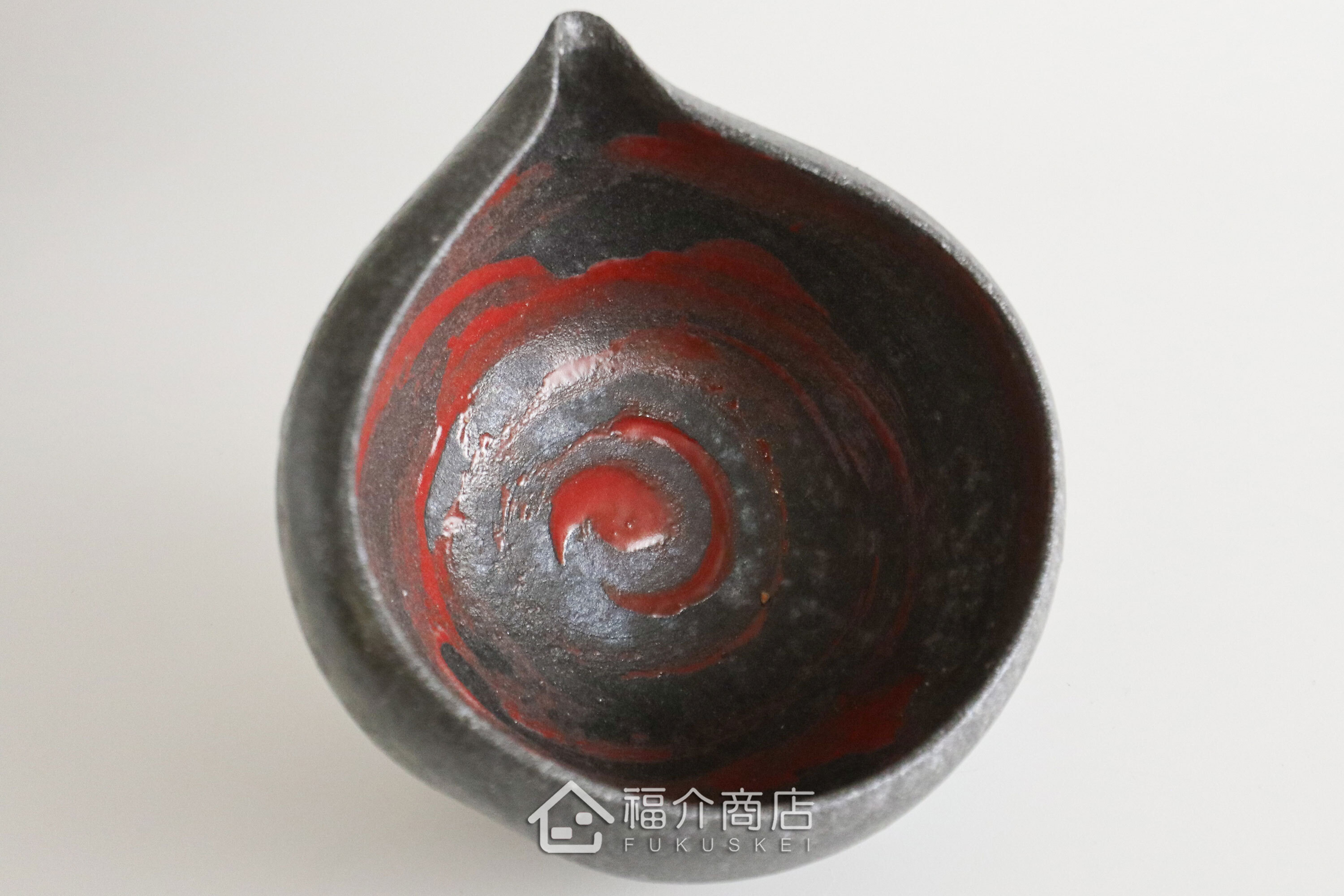 除了作為抹茶碗，亦是餐桌上極具特色的盛裝食器