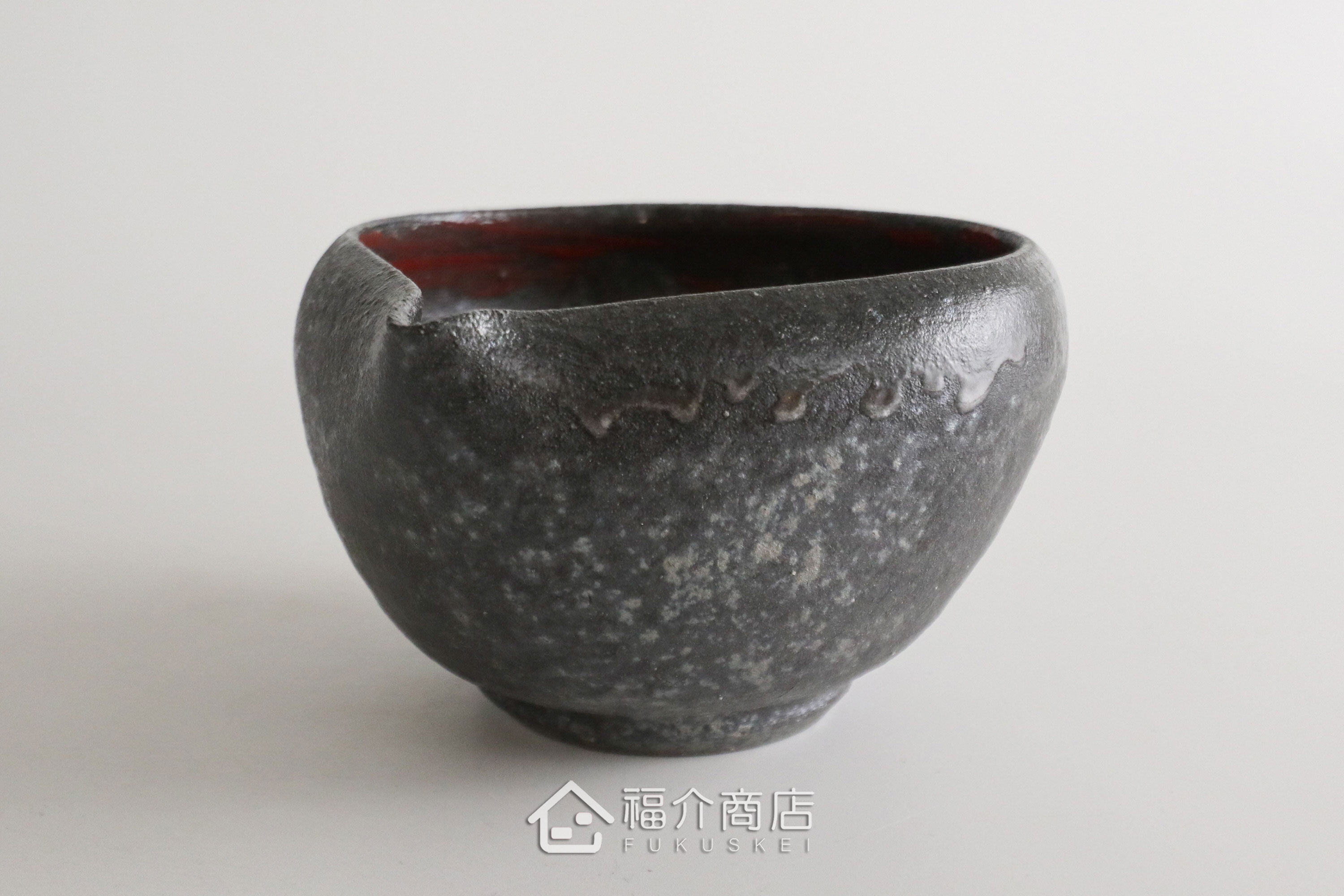 除了作為抹茶碗，亦是餐桌上極具特色的盛裝食器