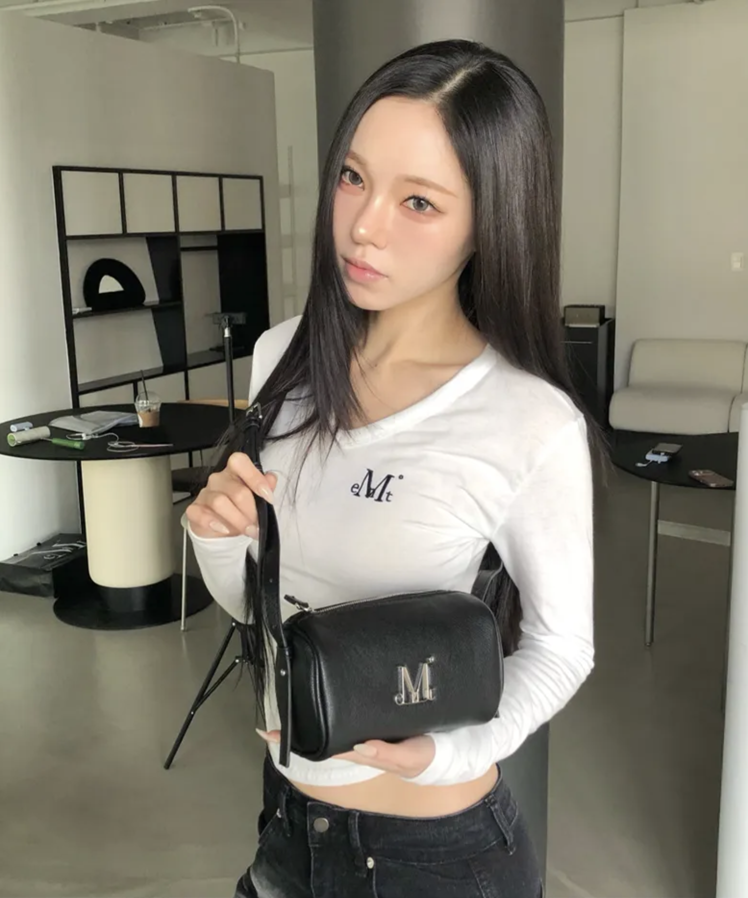#預購 🇰🇷韓國 MUCENT ARA 金屬Logo迷你方圓斜背包