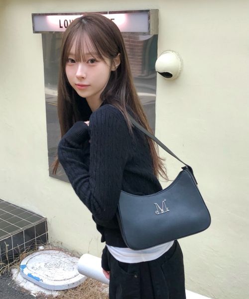 #預購 🇰🇷韓國 MUCENT 金屬Logo皮革半月單肩包
