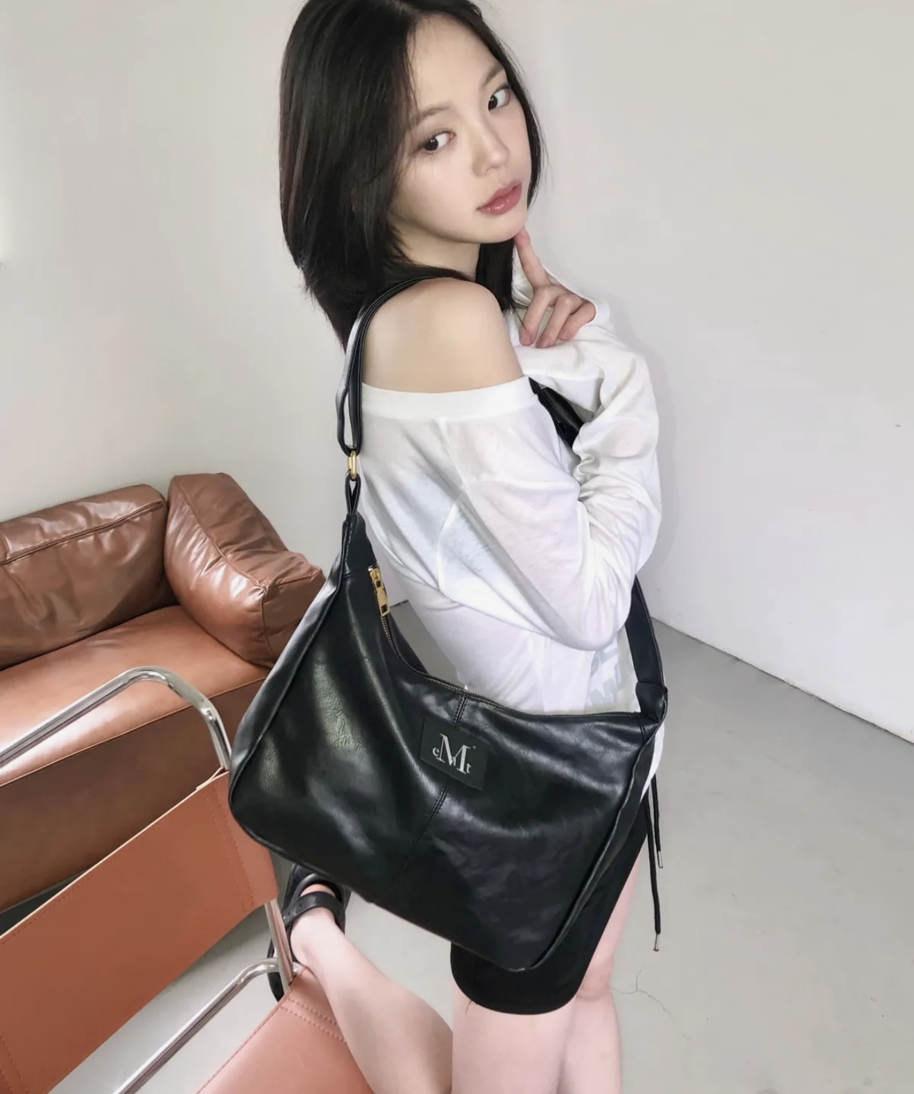 #預購 🇰🇷韓國 MUCENT MERIN 金色線條皮革肩背包 男女款 2色