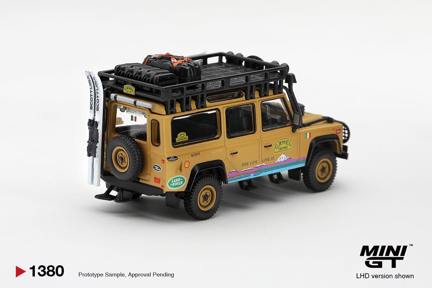 [預訂] Mini GT #1380 Land Rover Defender 110 1998年駱駝杯火地島賽事CT.24意大利隊 左軚