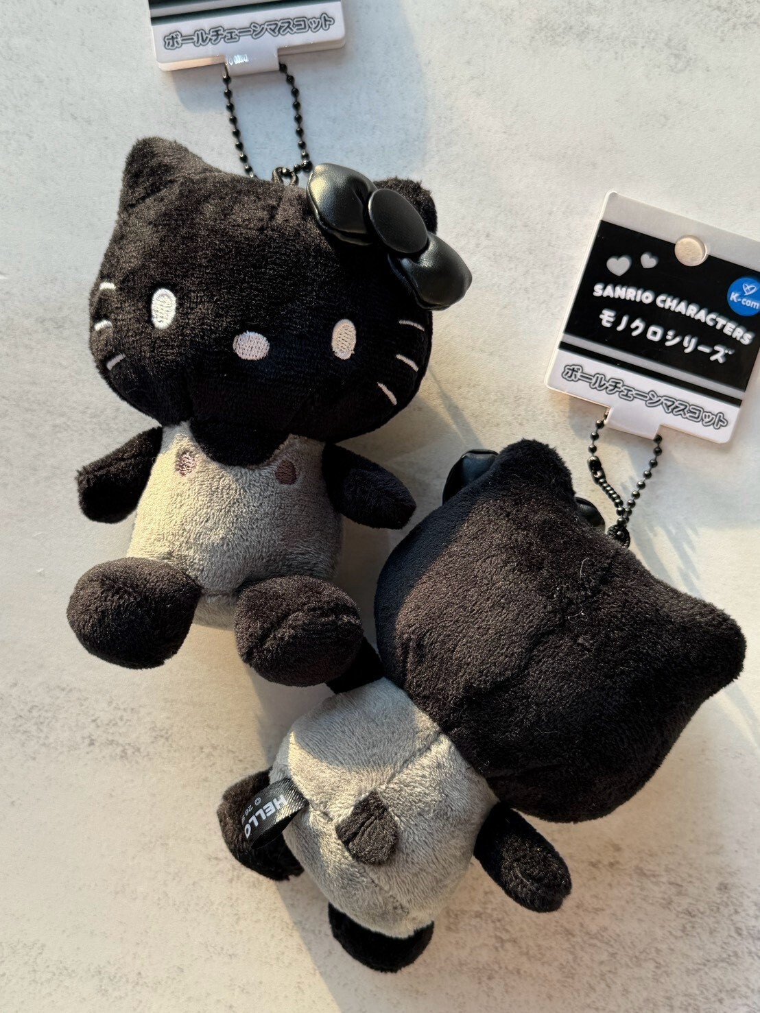 Hello Kitty 限定款 暗黑版黑灰娃娃吊飾 三麗鷗