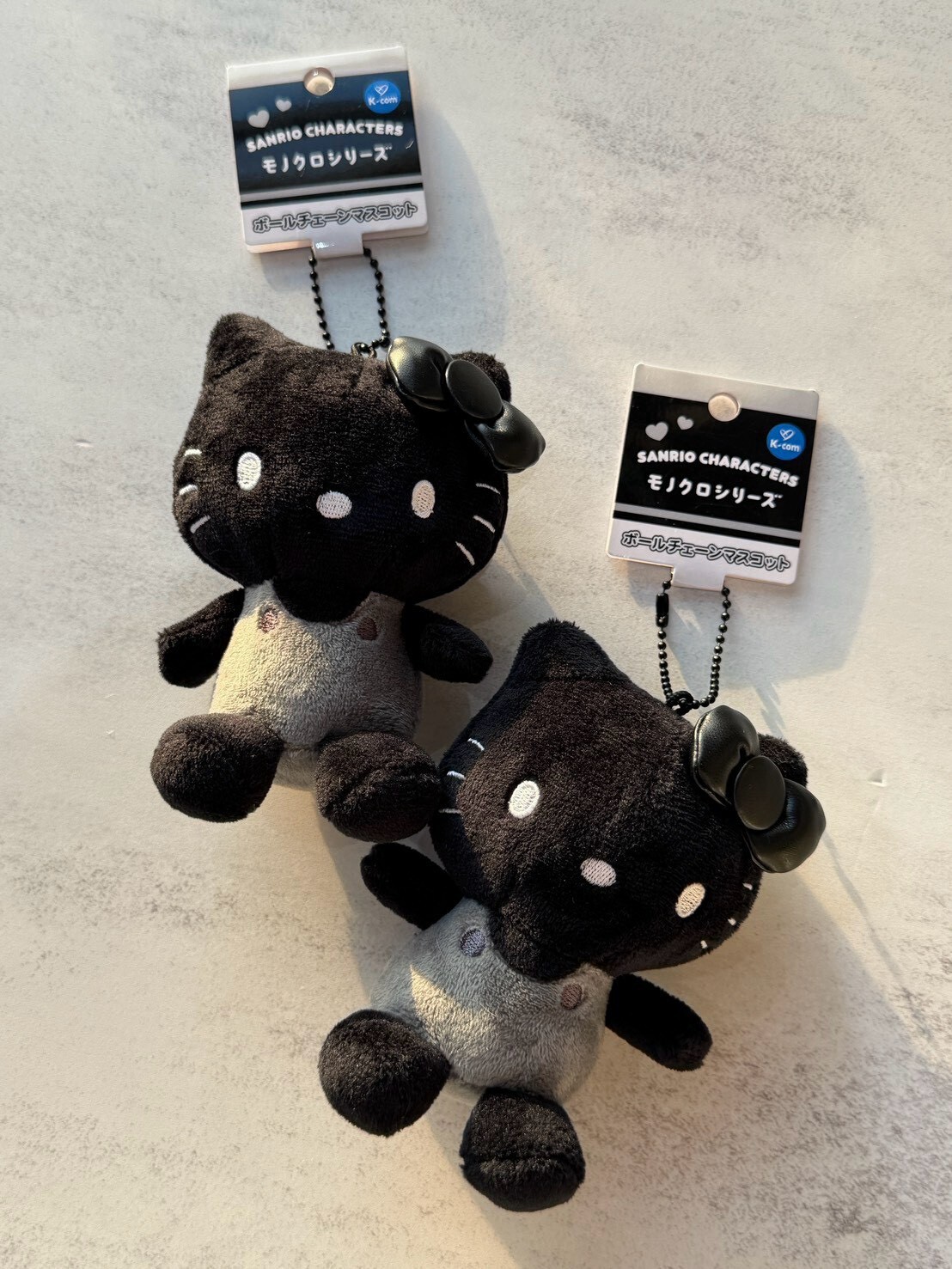 Hello Kitty 限定款 暗黑版黑灰娃娃吊飾 三麗鷗
