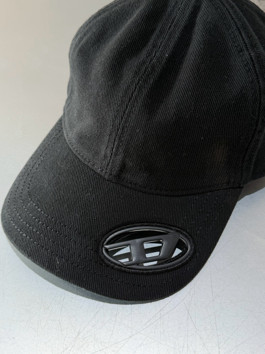 DIESEL 鏤空金屬Logo 黑色老帽