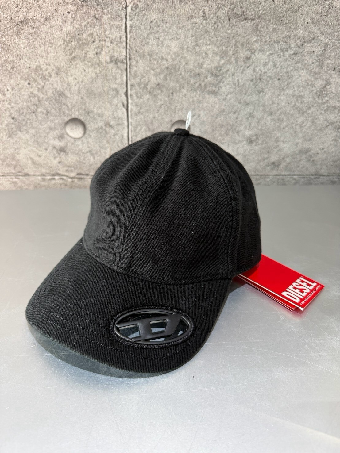 DIESEL 鏤空金屬Logo 黑色老帽