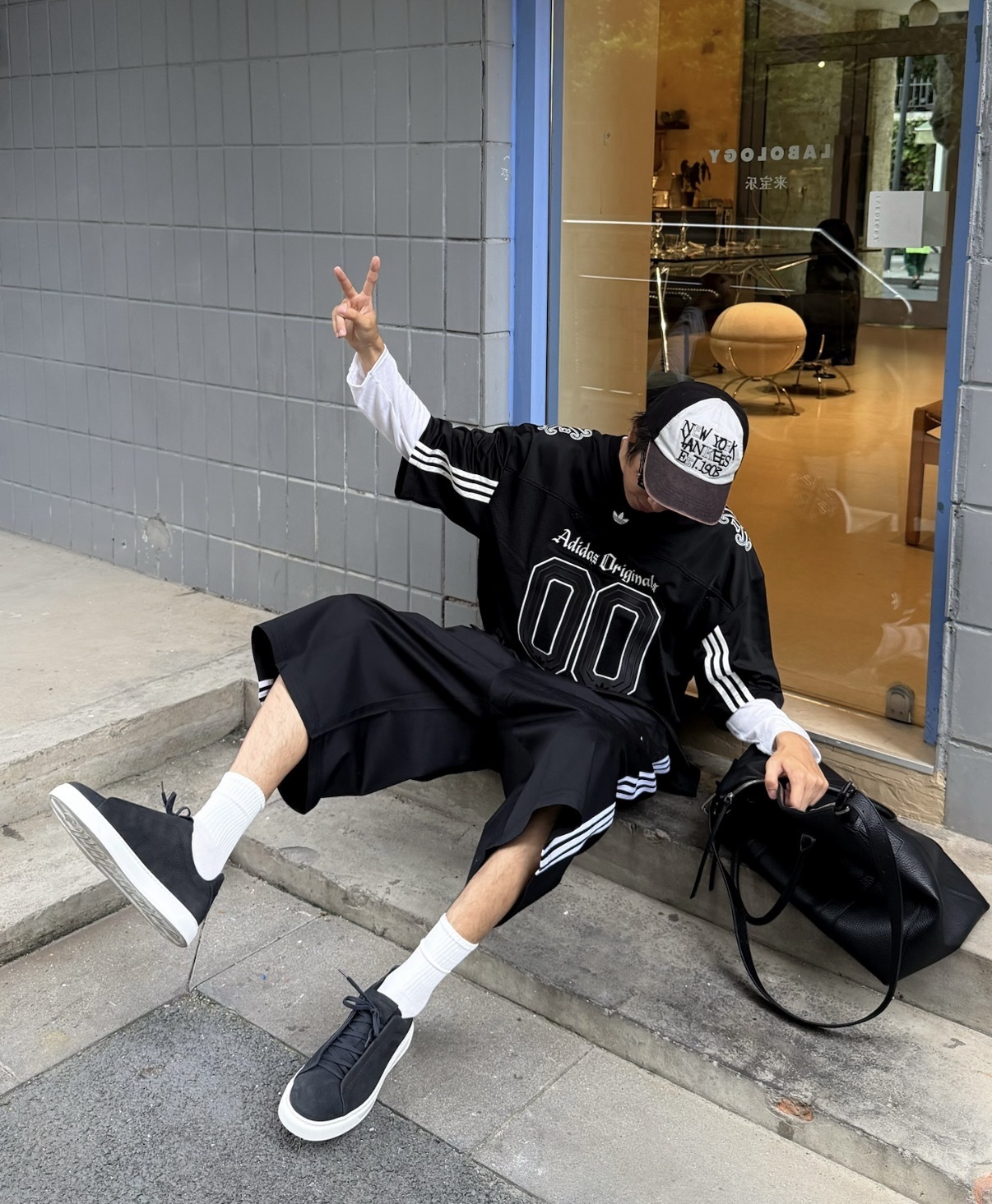 男款 ADIDAS OG JERSEY 黑色 歌德字體 寬鬆 印花 三葉草 球衣 短T【LD3865】ADLP