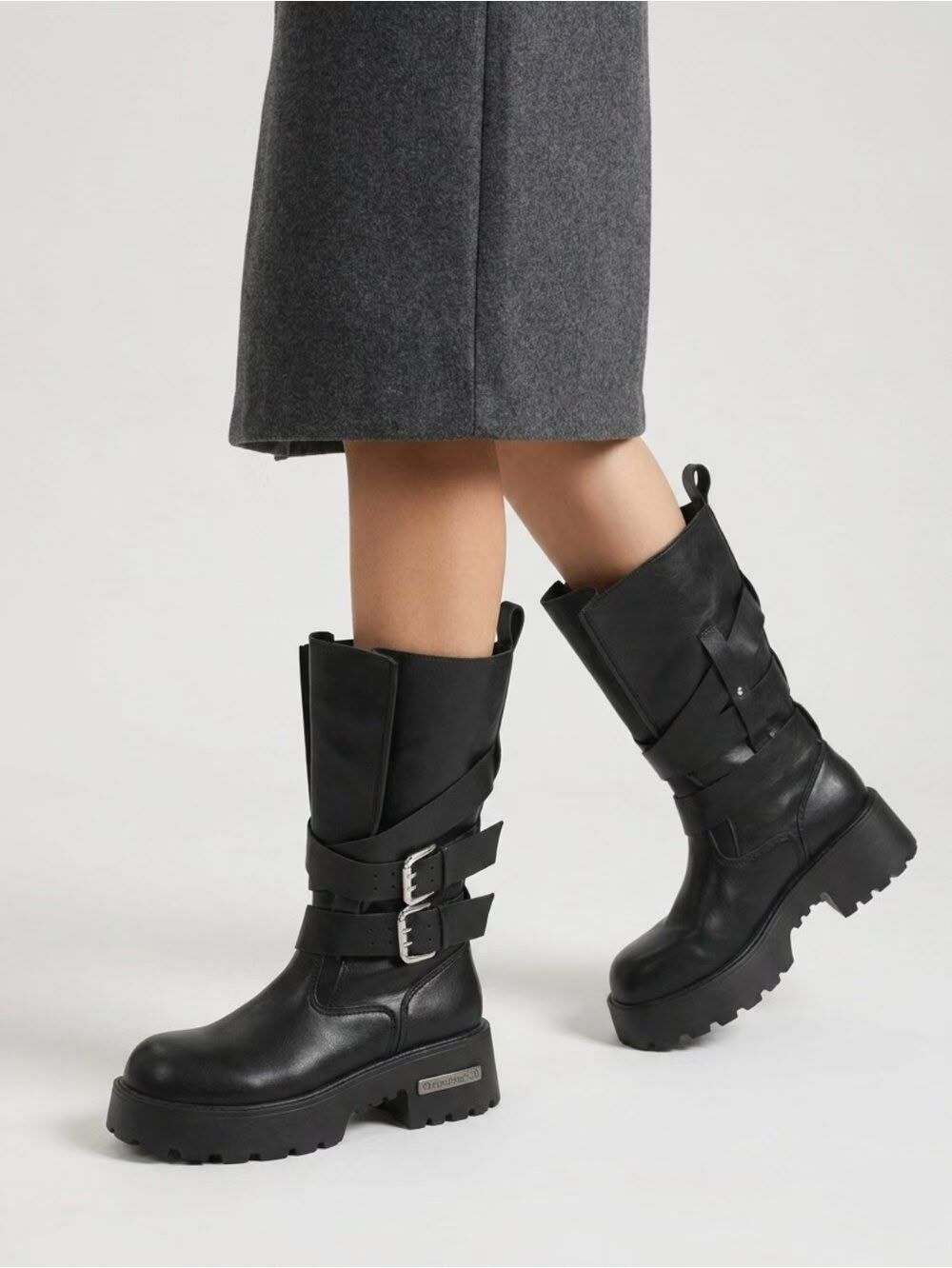VV25 型格厚底BOOTS（黑色）偏少一碼