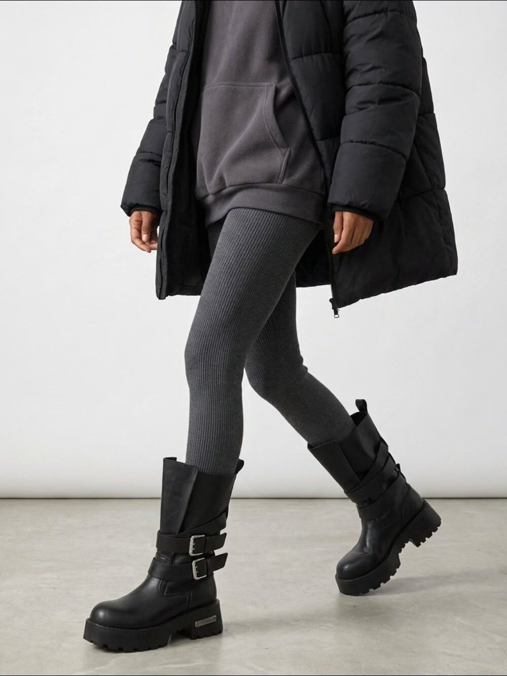 VV25 型格厚底BOOTS（黑色）偏少一碼