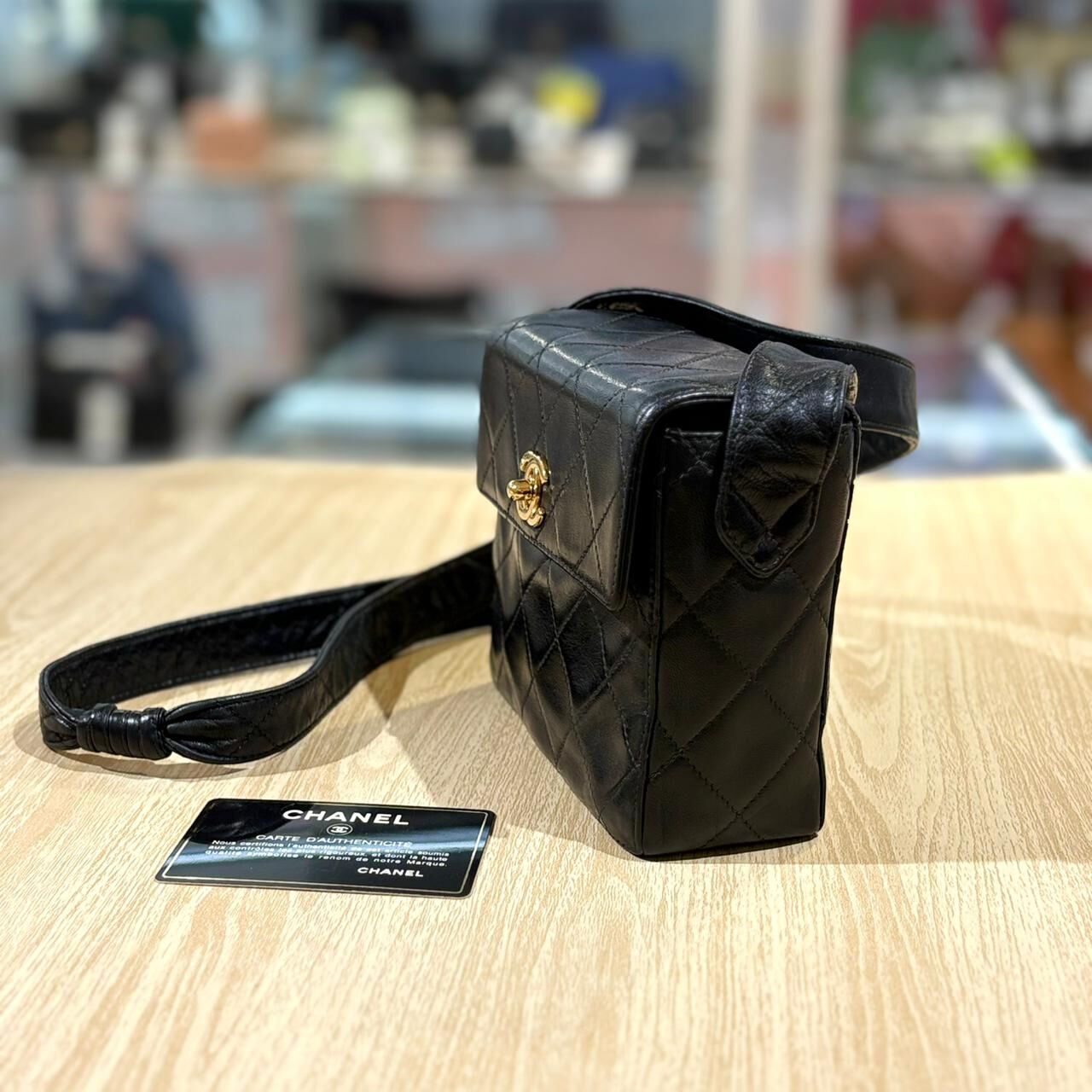 98%NEW二手CHANEL斜揹袋, 黑色/羊皮, 金色雙C轉扣, Vintage Black Lambskin, Small Box Shoulder Bag, #香奈兒中古袋, #香榭站正品
