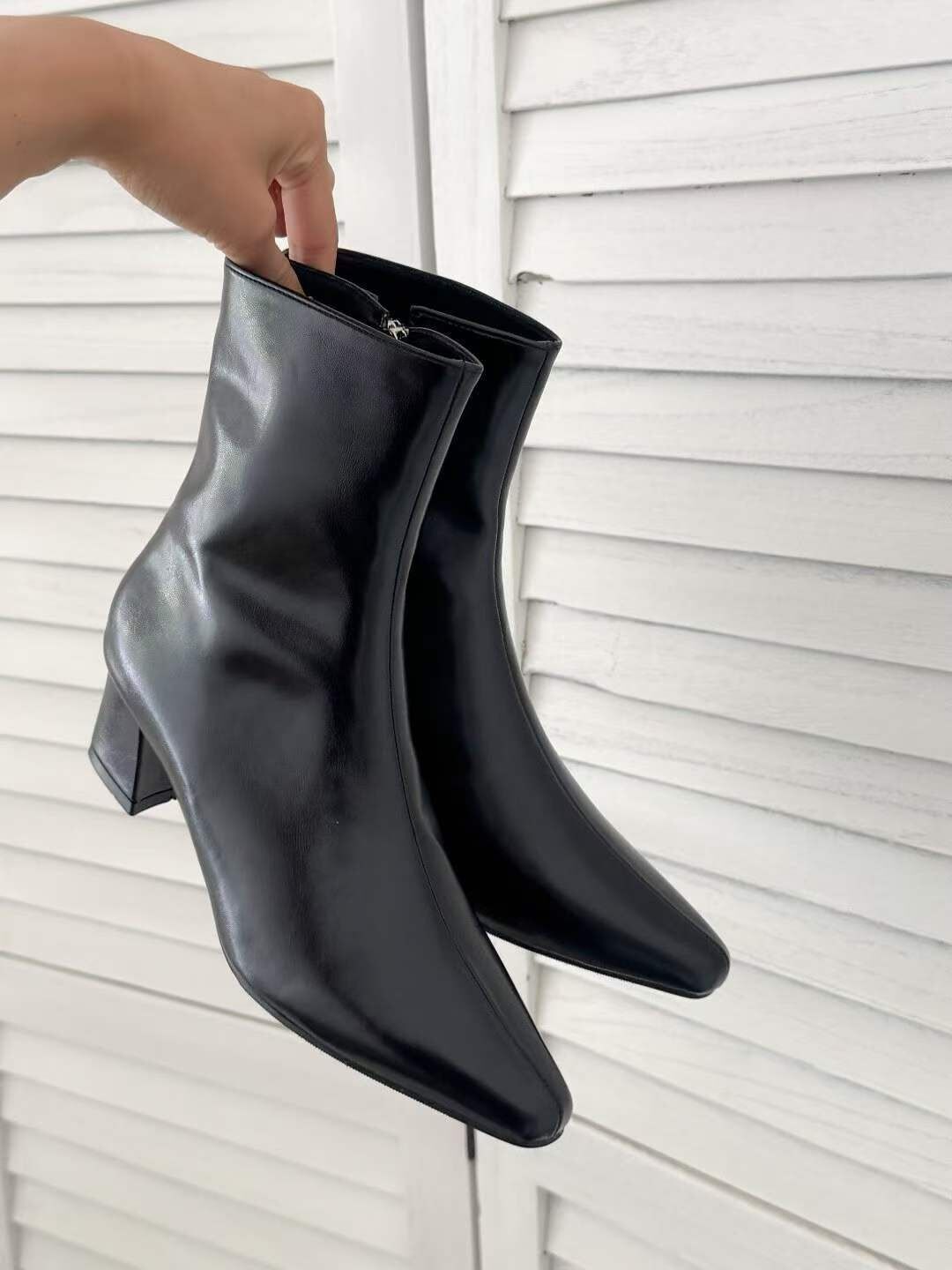 VV32 尖頭短BOOTS（黑色）足碼