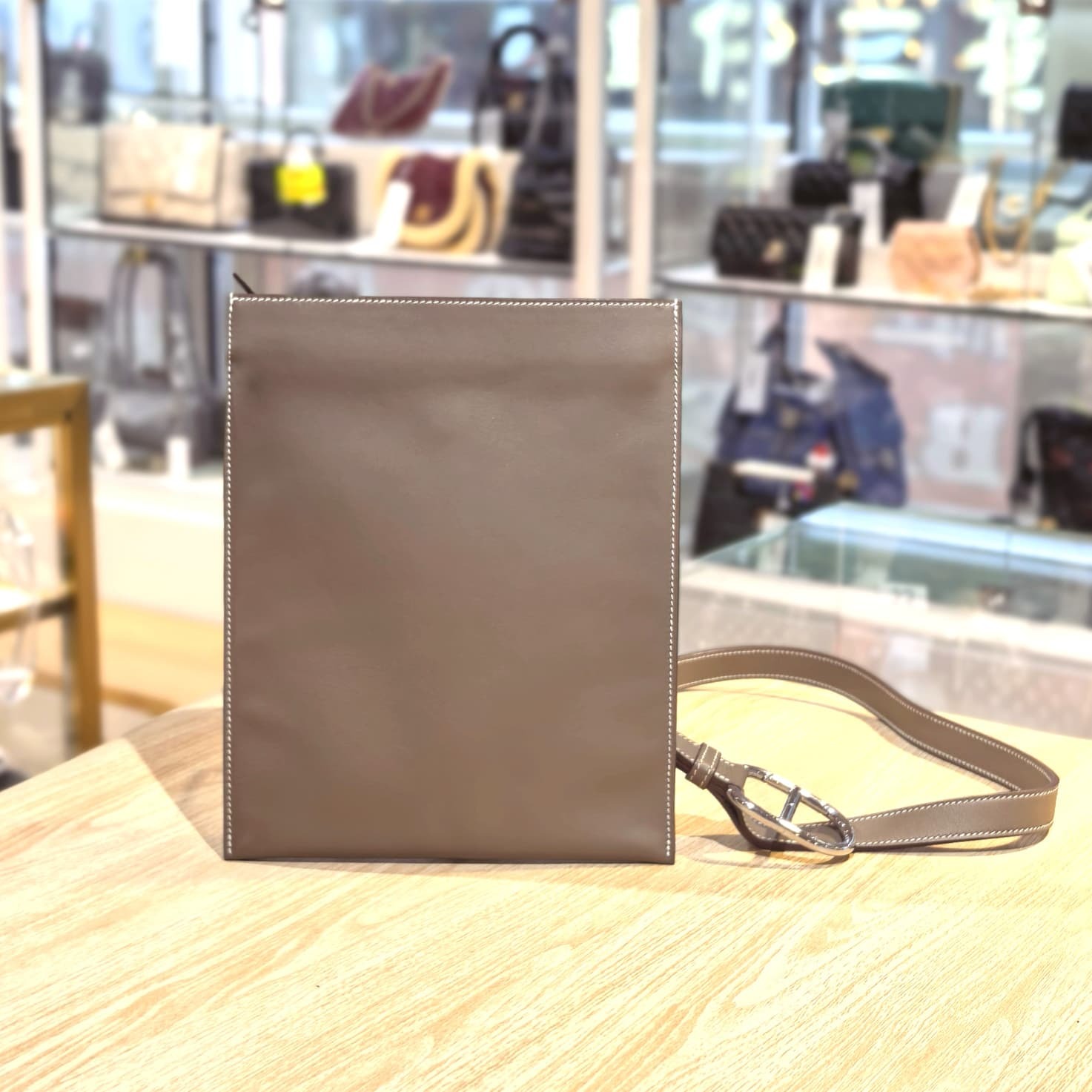 全新HERMES斜揹袋, Portefeuille, Pochenplus, 大象灰/銀扣/Swift小牛皮,#BRAND NEW #香榭站正品