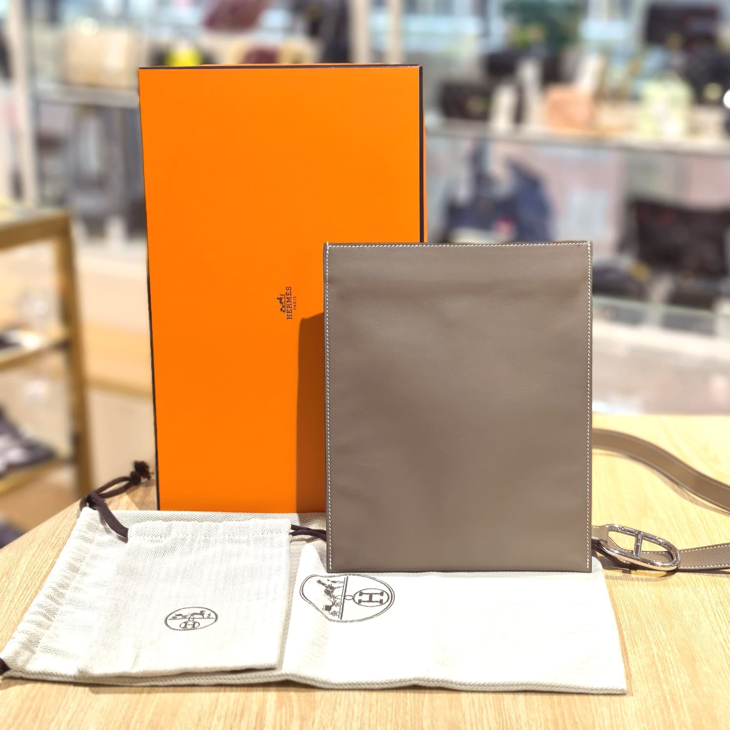 全新HERMES斜揹袋, Portefeuille, Pochenplus, 大象灰/銀扣/Swift小牛皮,#BRAND NEW #香榭站正品