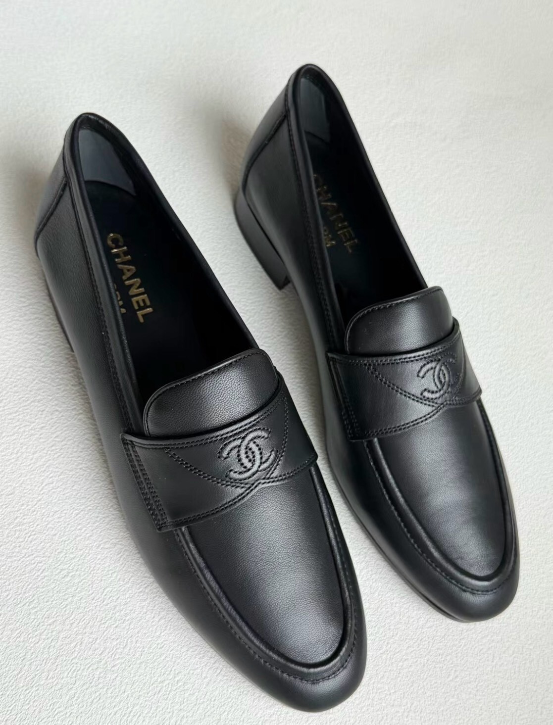 Chanel 雙C Logo羊皮樂福鞋 UNIFORM