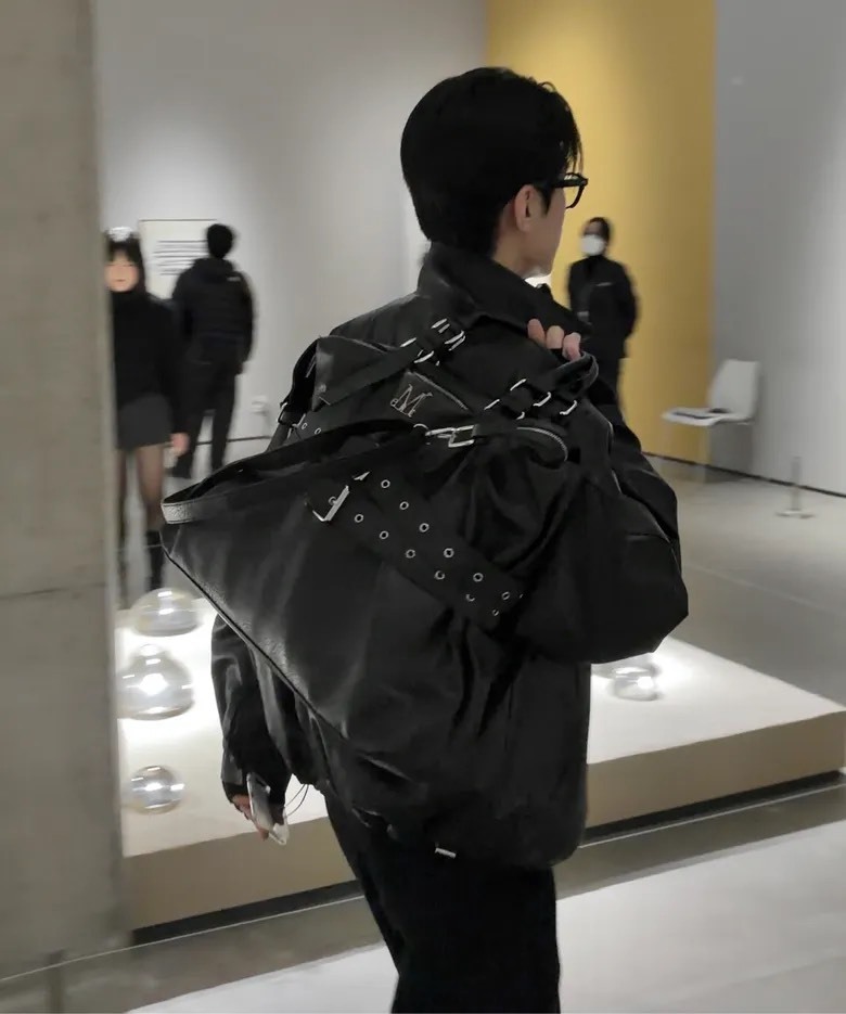 (預購) 韓國 Mucent 龐克 中性 束帶造型 手提包 附背帶