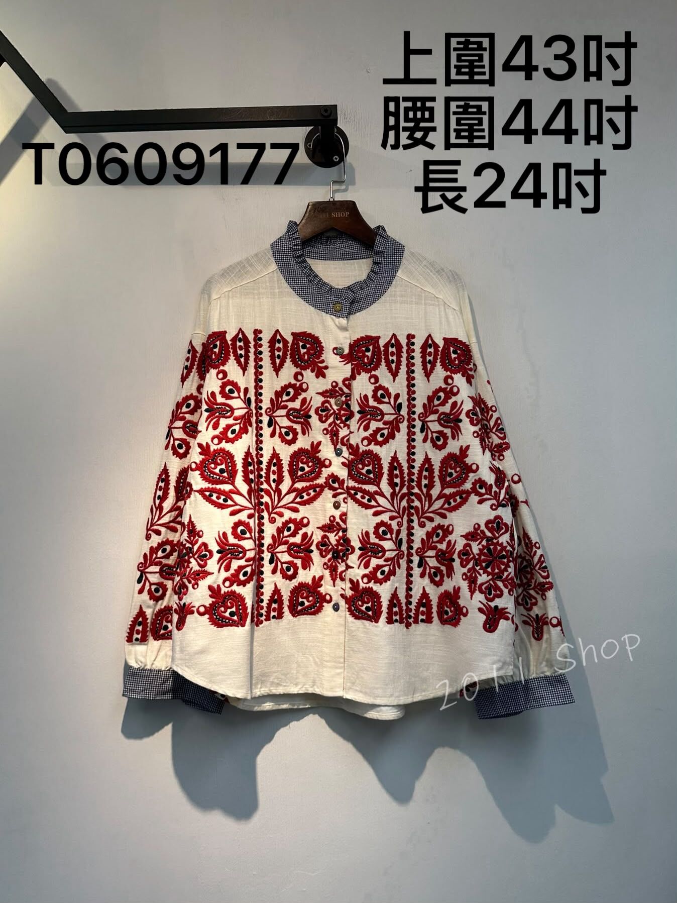 出口日本復古刺繡格仔領鈕扣TOP  上圍43吋 腰圍44吋 長24吋  T0609177