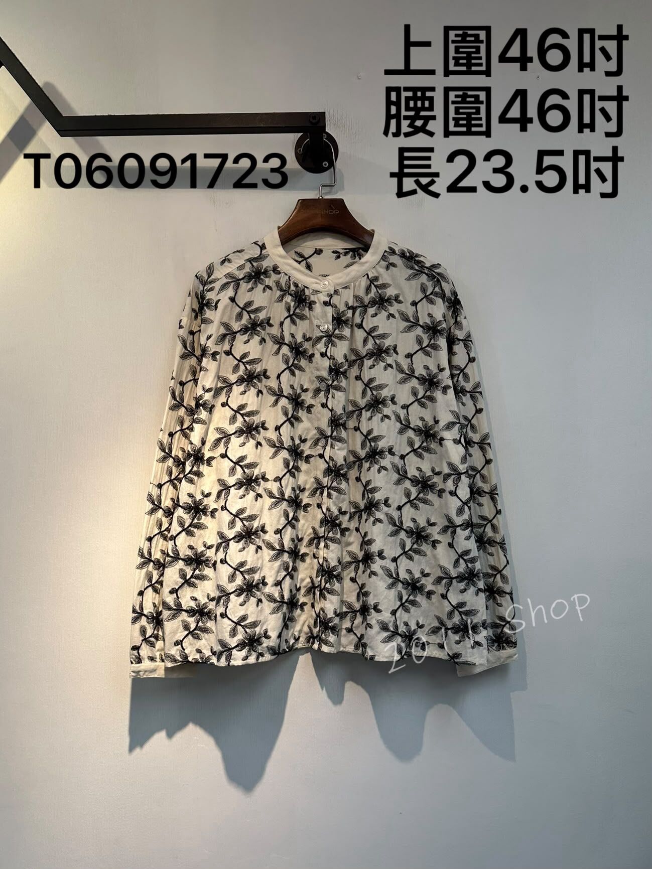 出口日本刺繡線條葉子鈕扣TOP  上圍46吋 腰圍46吋 長23.5吋  T06091723