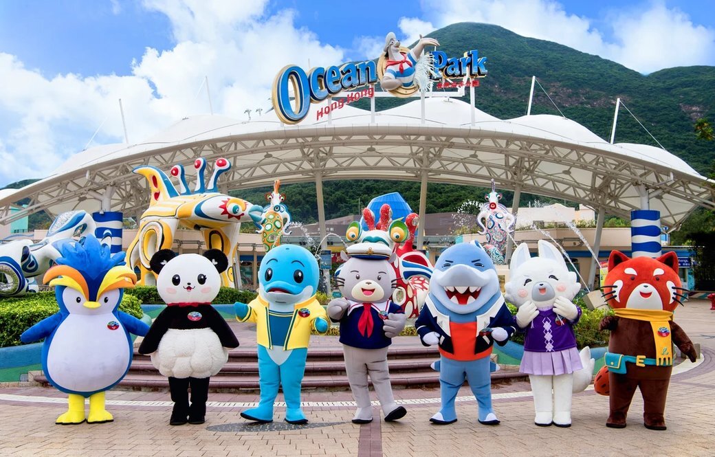 海洋公園正門與園區吉祥物