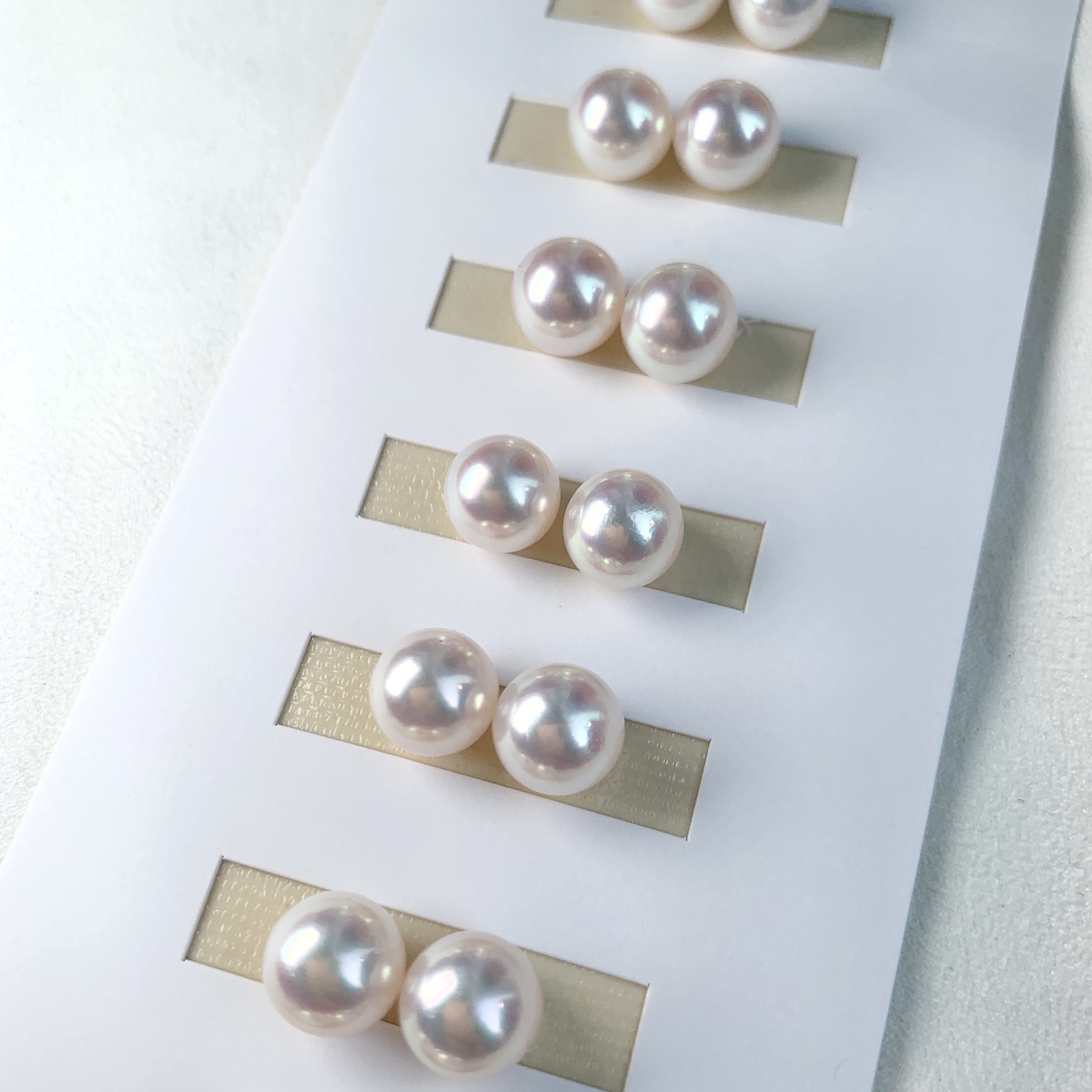 18K Gold Japanese Akoya Pearl Earrings - Mirror Refection Quality (8.5-9mm)
