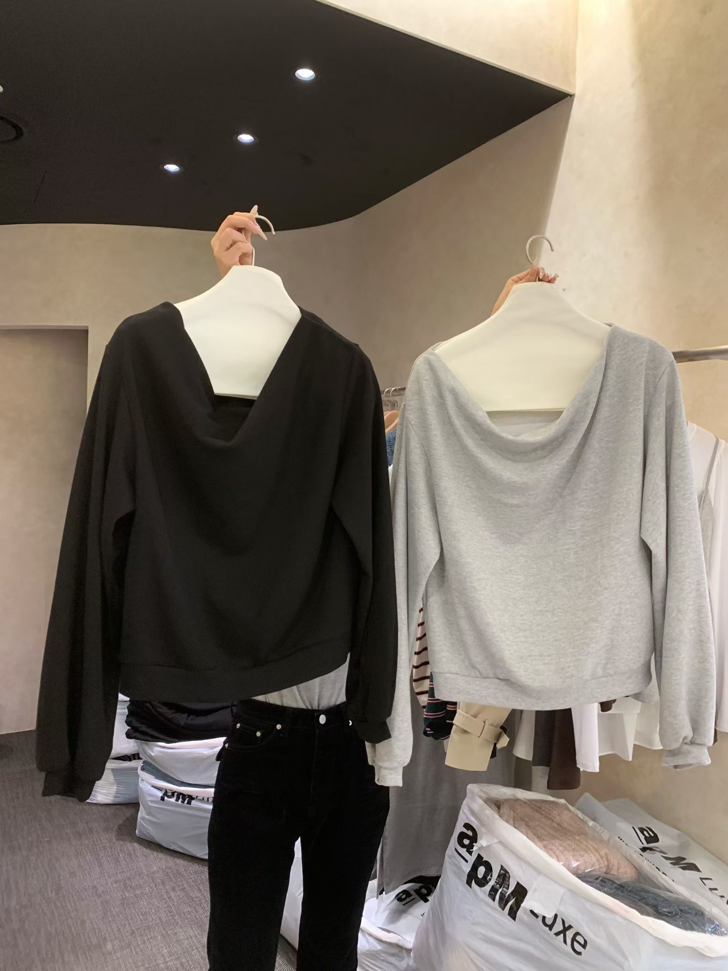 VB2607 Draped Sweatshirt