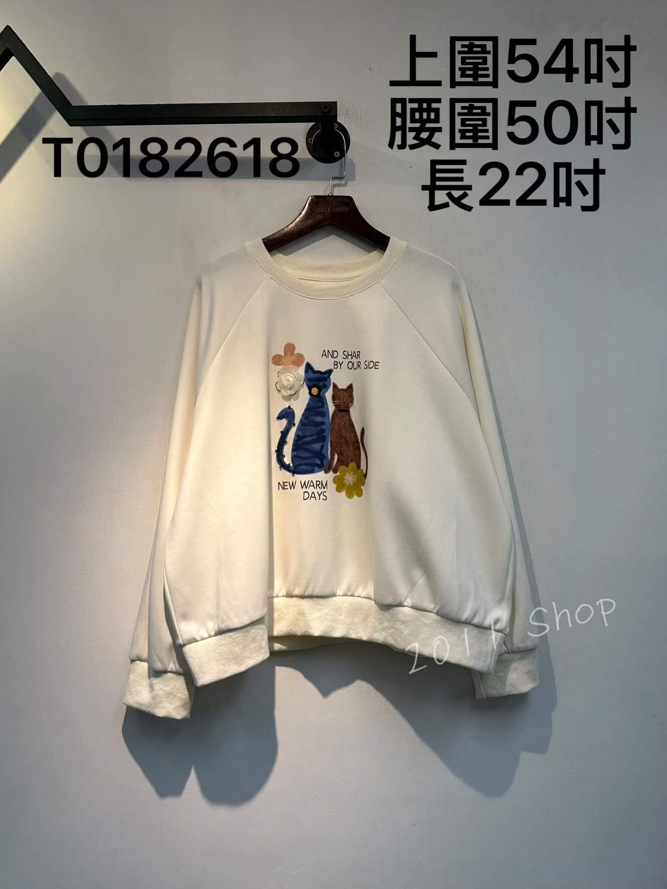 立體玫瑰花拼可愛貓咪背影衛衣  上圍54吋 腰圍50吋 長22吋  T0182618