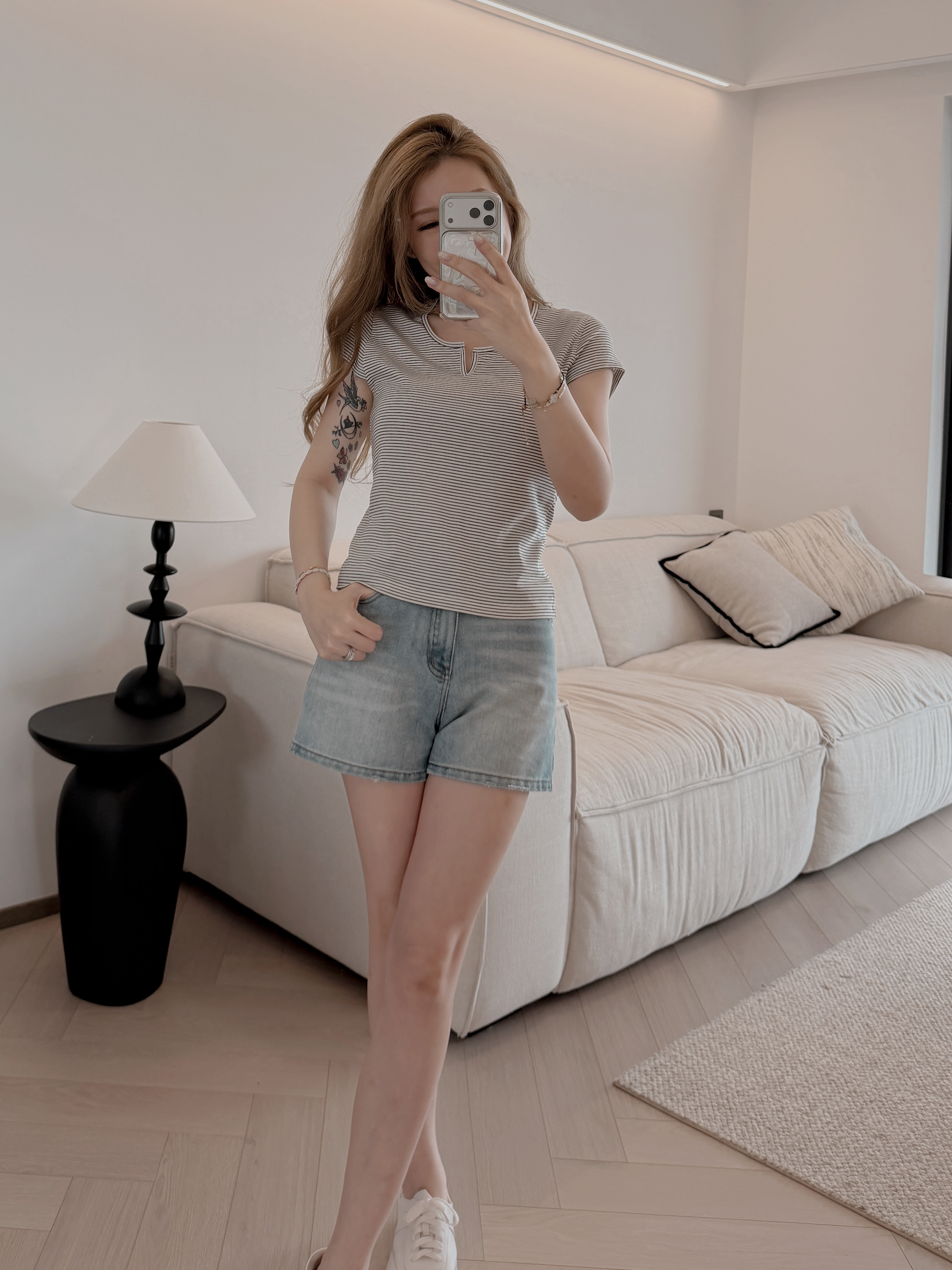 現貨 7491 小V領軟糯間條Tee